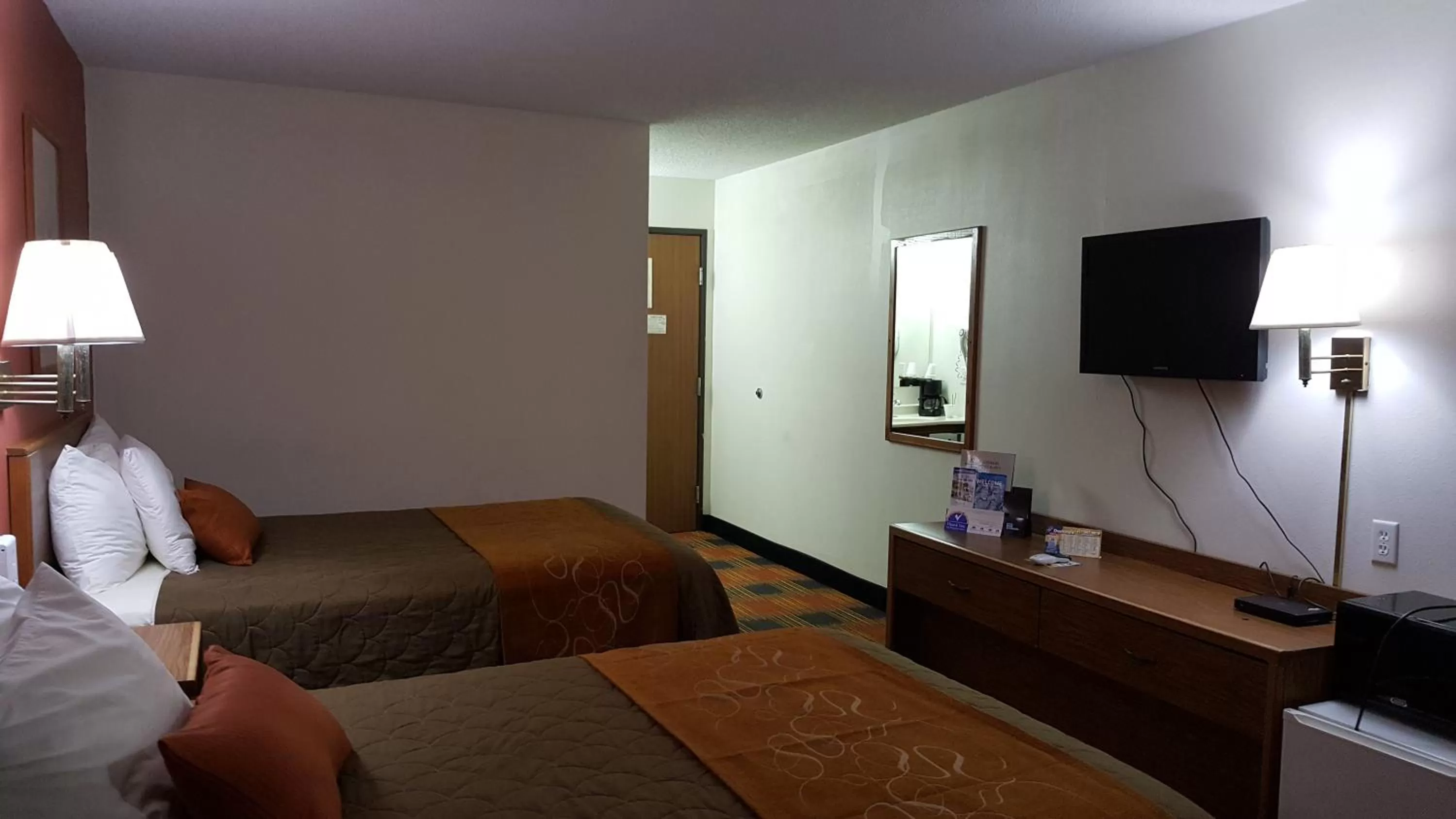 Bedroom, Bed in Americas Best Value Inn and Suites - Nevada