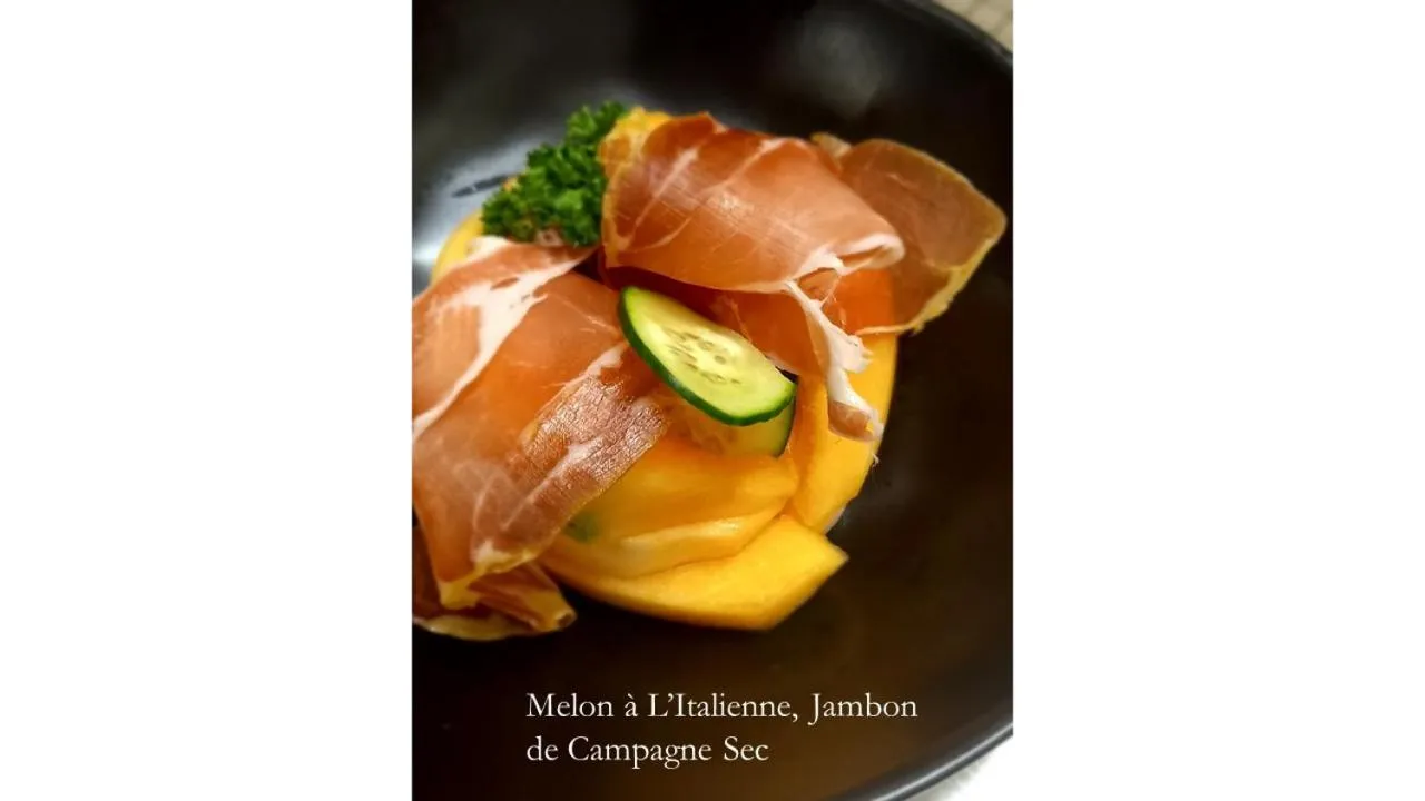 Food in Hotel Acadie Eragny ( ex Comfort Hotel)