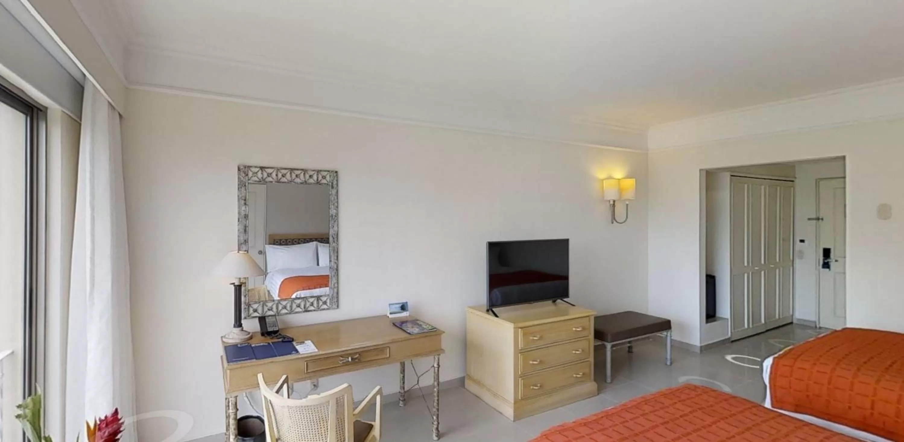 Standard Queen Room in Hotel Estelar Altamira