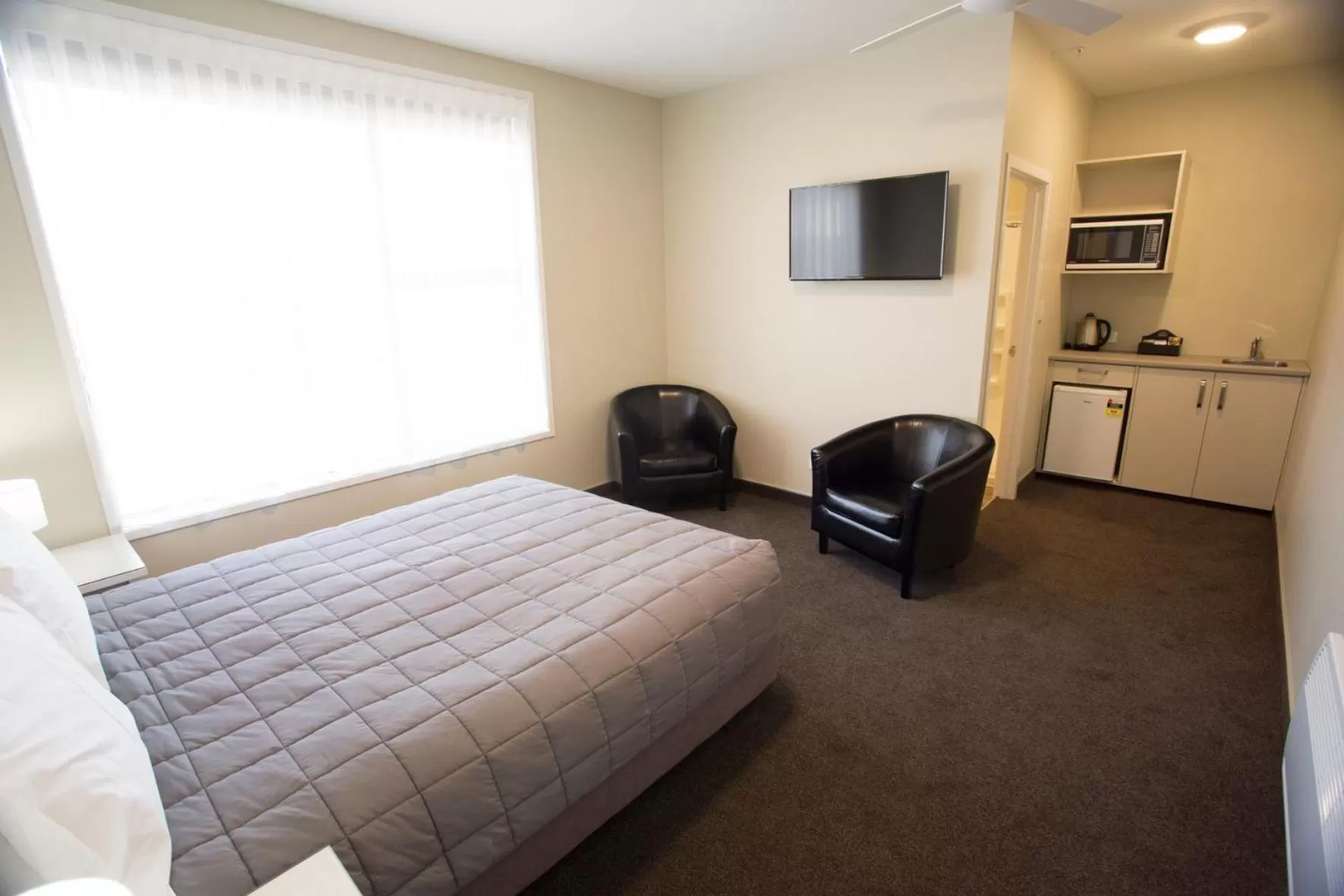 Bed in Stumpers Hotel