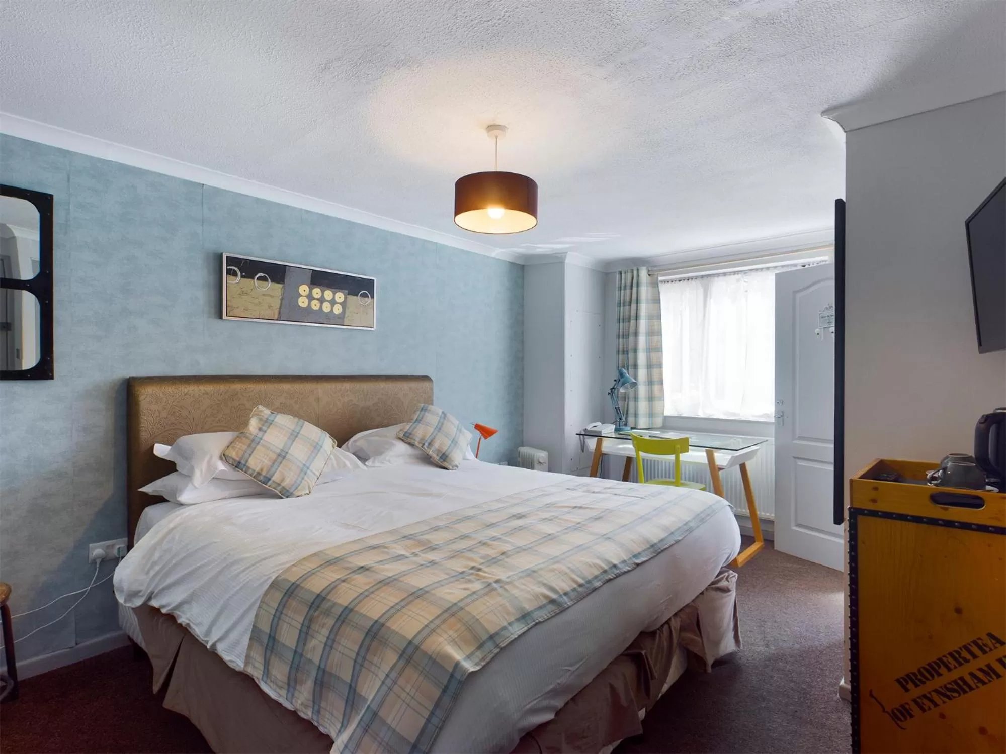 Bed in The Oak House Hotel