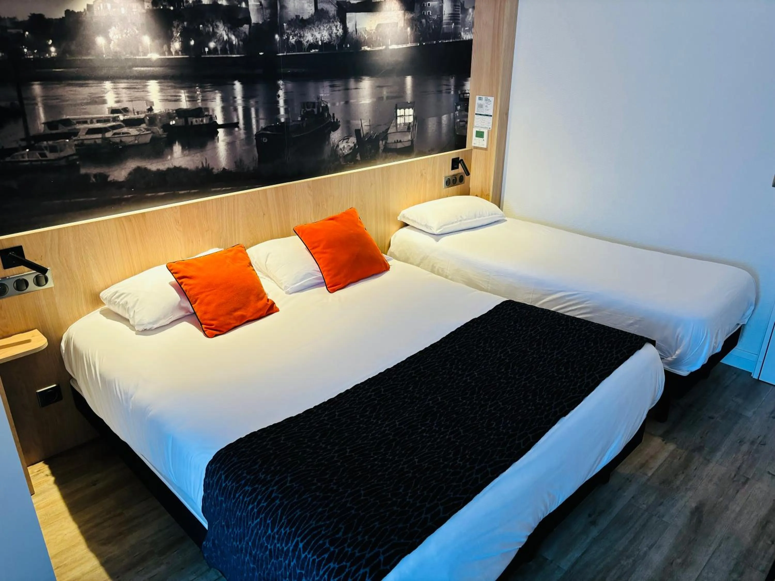 Photo of the whole room, Bed in Logis Hôtel Angers Sud