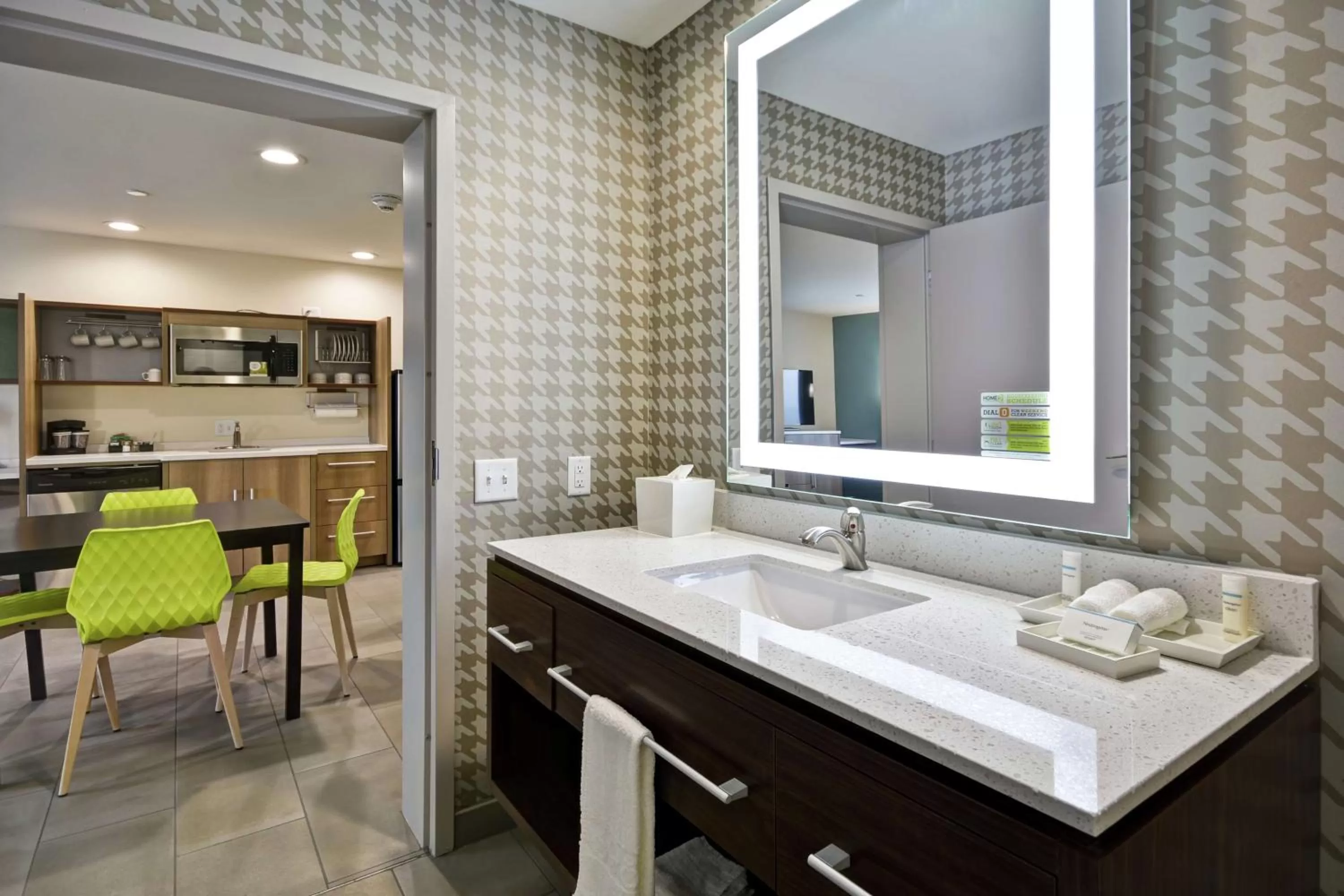 Kitchen or kitchenette in Home2 Suites By Hilton Texas City Houston