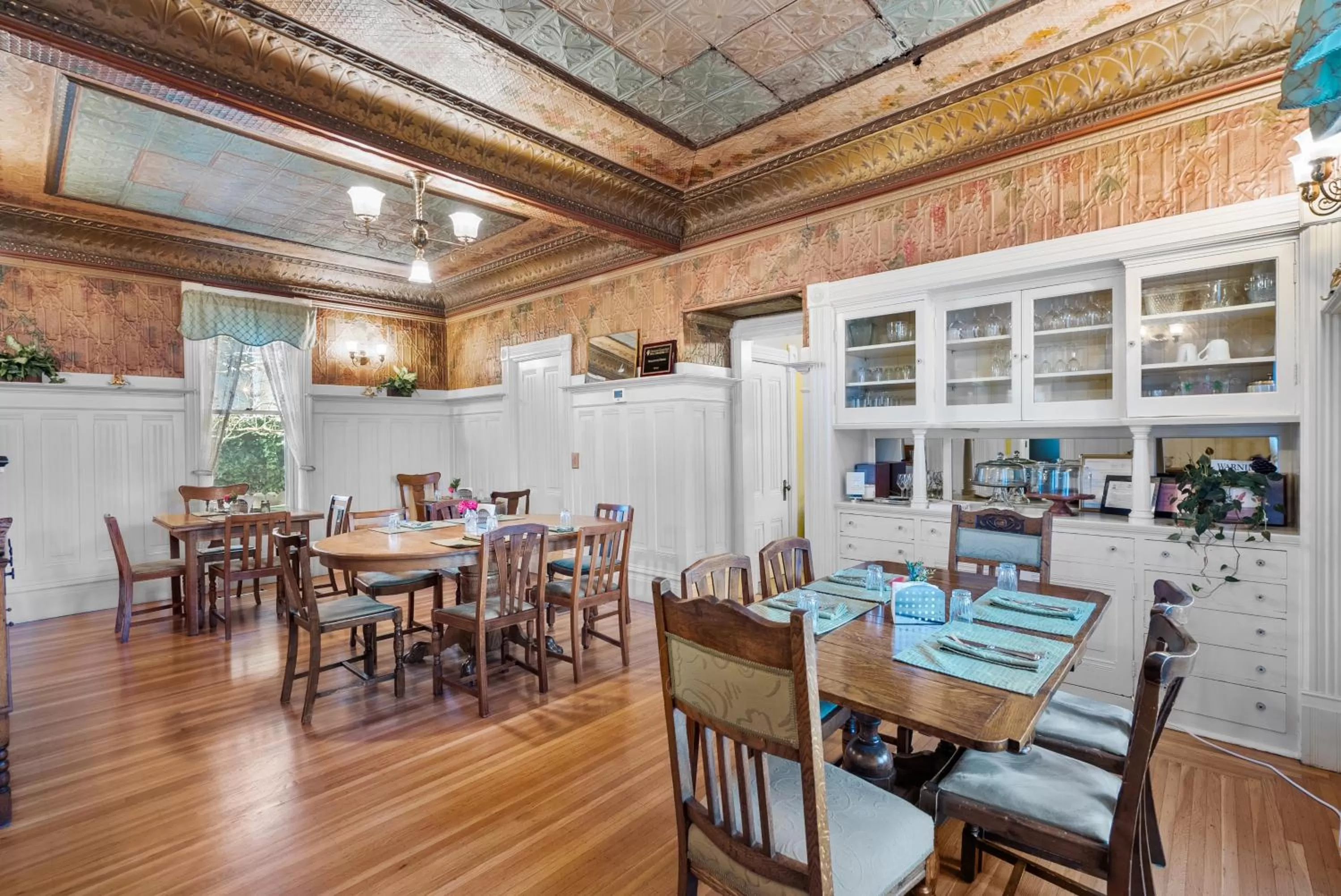 Restaurant/Places to Eat in Hennessey House Bed and Breakfast