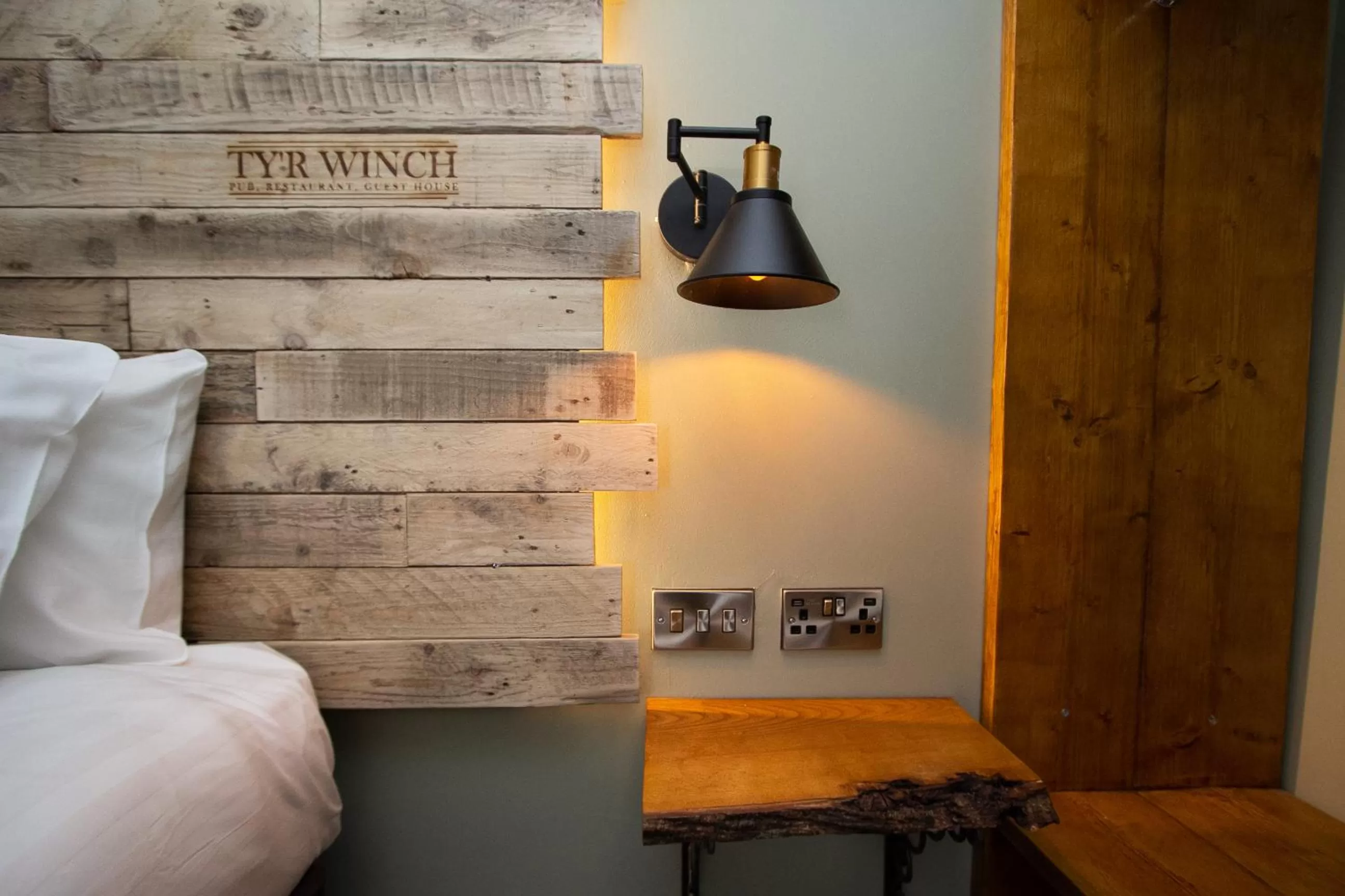 Property building, Bed in Tyr Winch