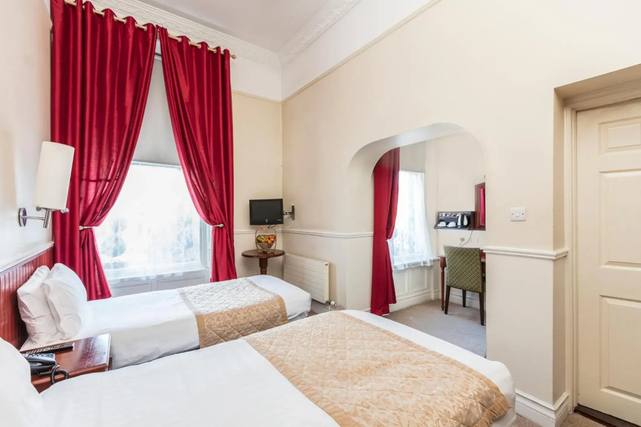 Twin Room in The Lansdowne Hotel Twin Room in The Lansdowne Hotel