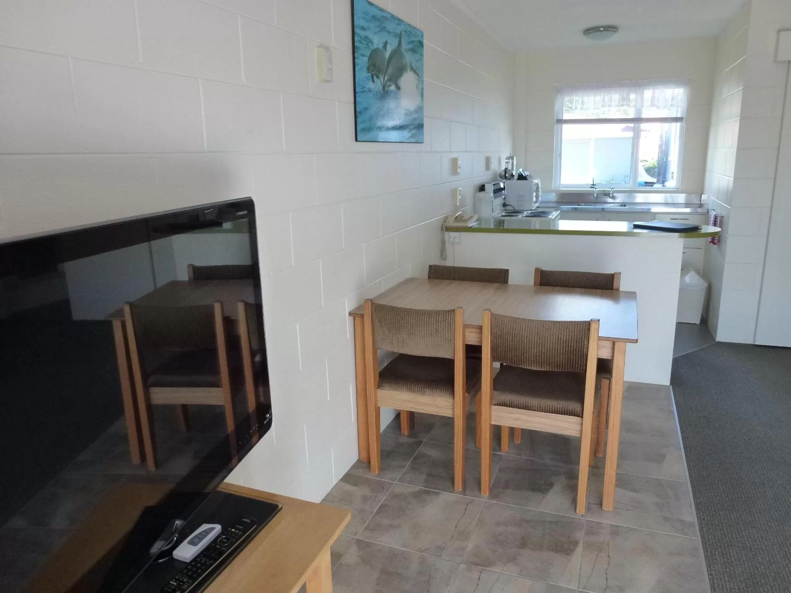 Photo of the whole room, TV/Entertainment Center in Mana-Nui Motel