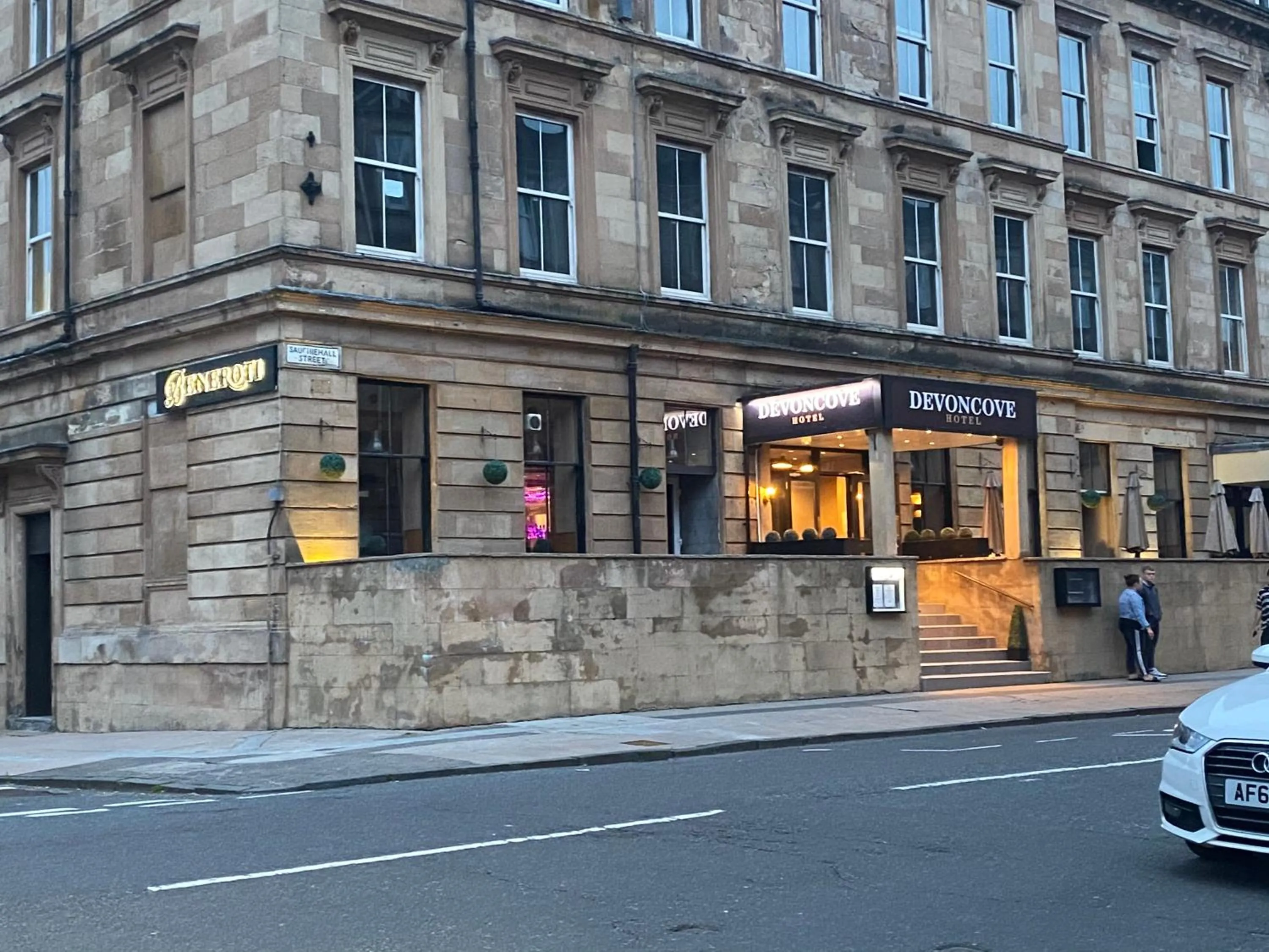 Property Building in Devoncove Hotel Glasgow