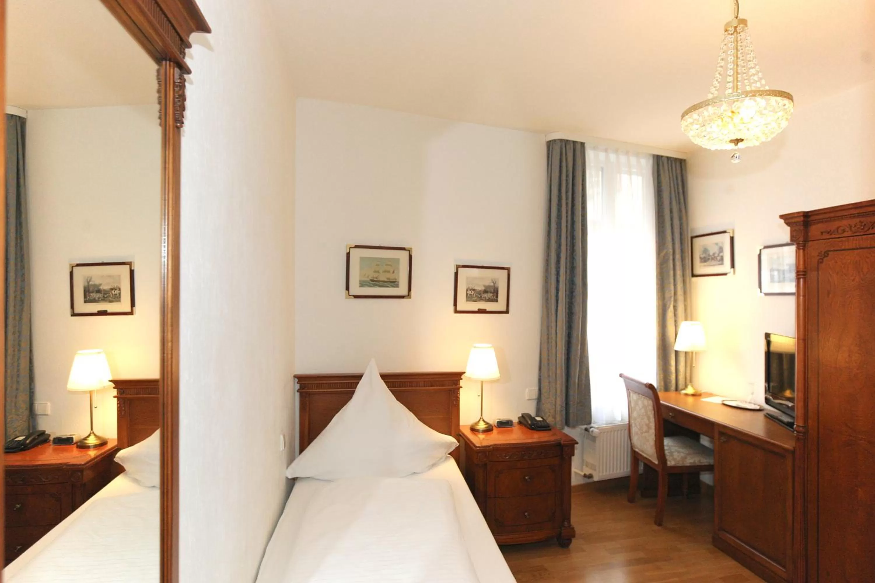 Decorative detail, Bed in Hotel Rathausglöckel