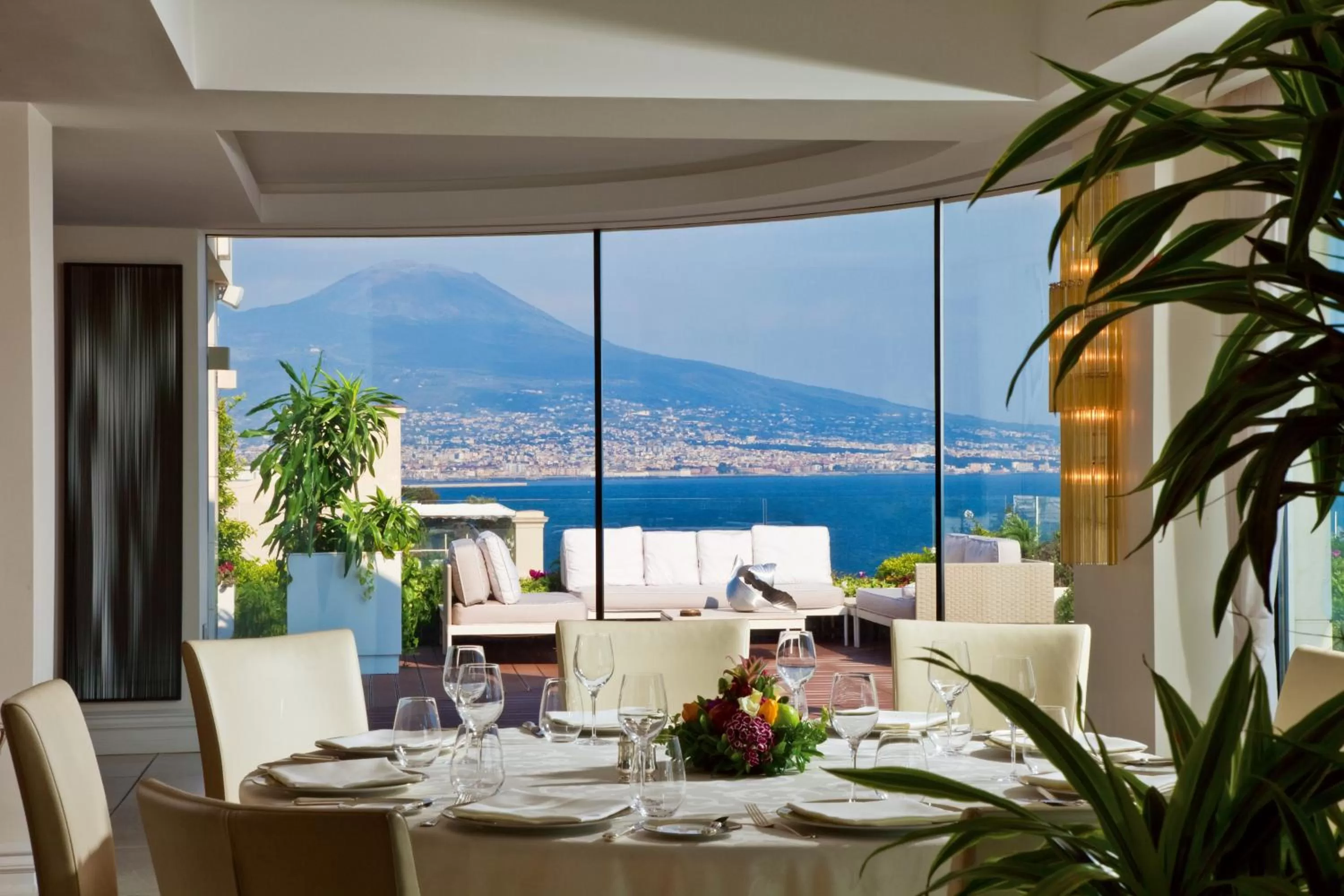 Restaurant/places to eat in Grand Hotel Vesuvio