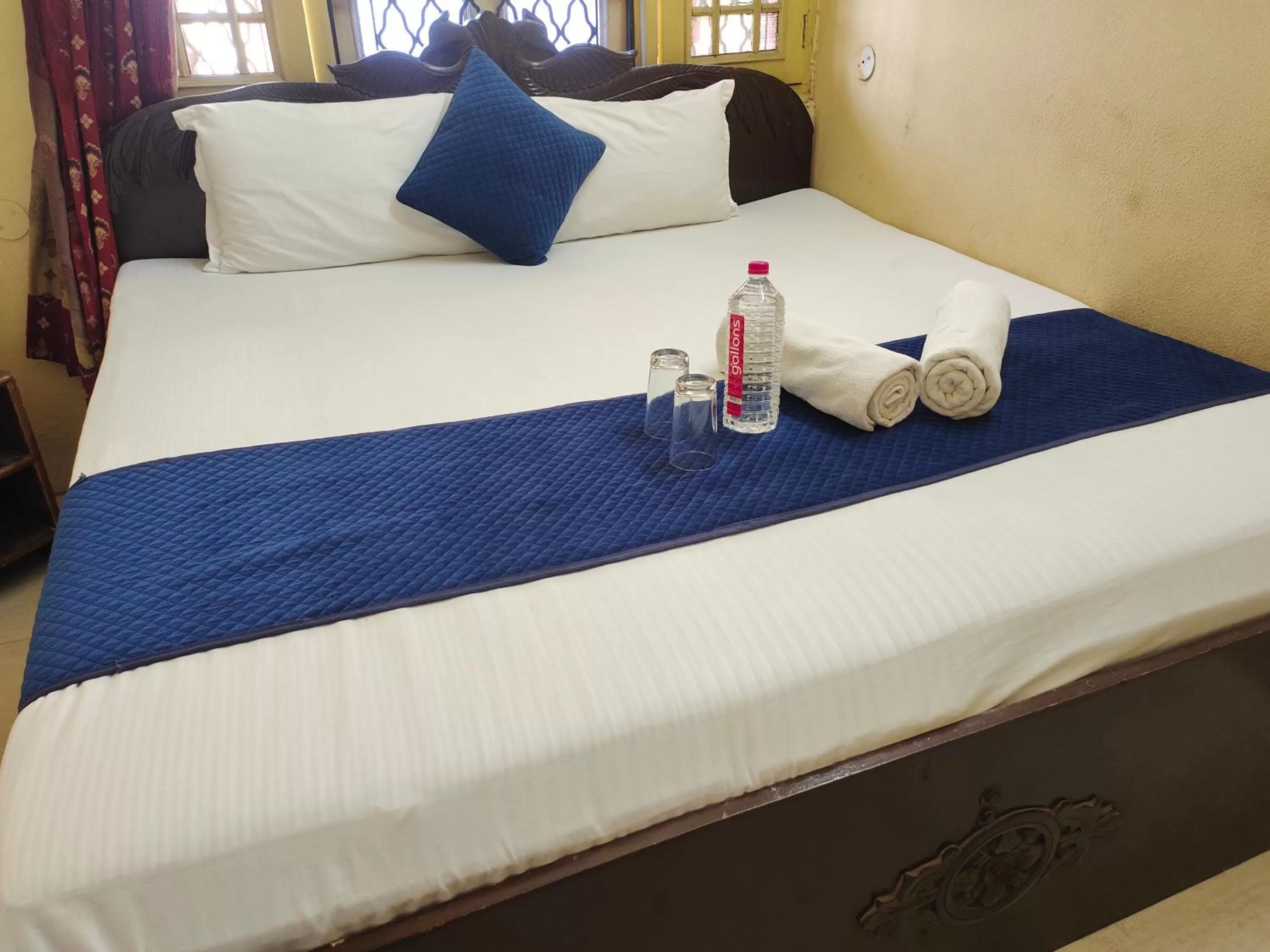 Bed in The Maurvi Inn