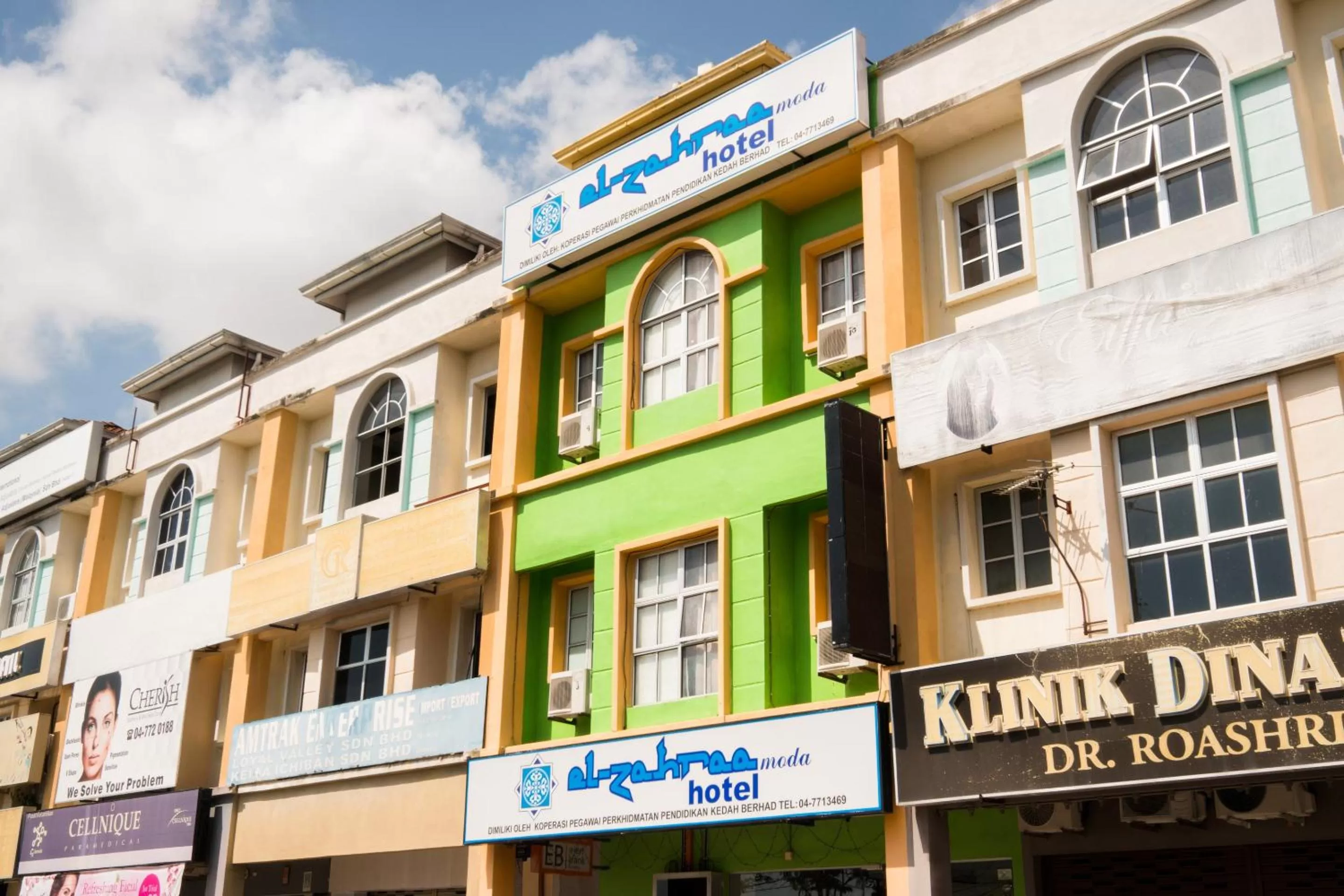 Facade/entrance, Property Building in OYO 44053 El Zahra Moda Alor Setar