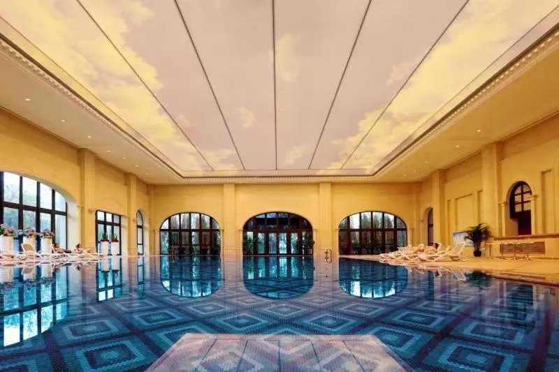 Swimming pool in Orient-Anyi international Hotel