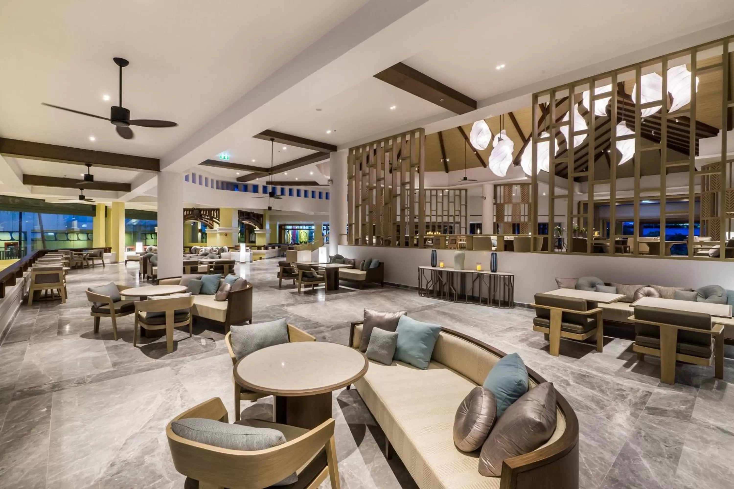 Lounge or bar in Phuket Marriott Resort & Spa, Merlin Beach