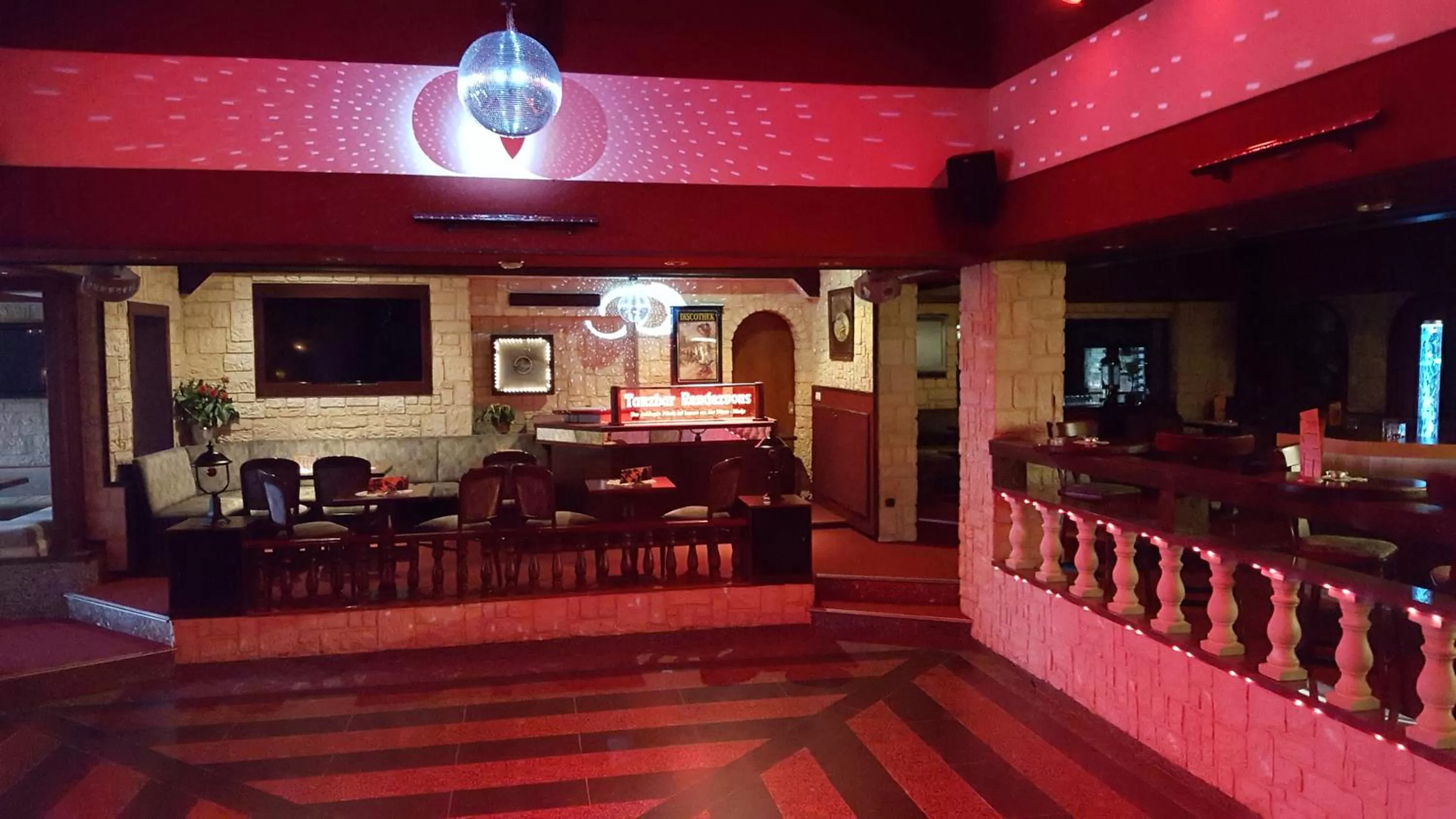 Restaurant/places to eat in Hotel Garden