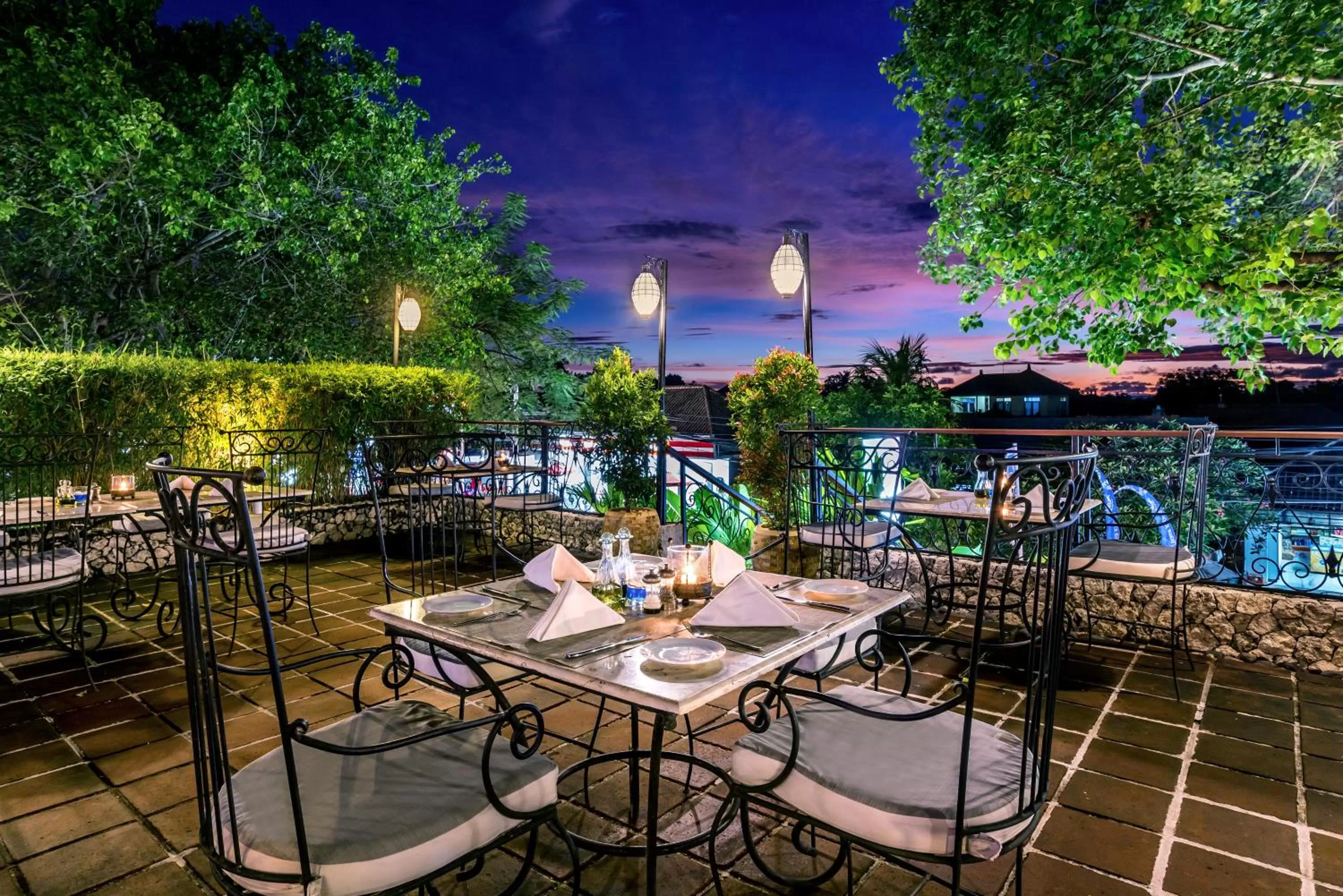 Restaurant/places to eat in Hotel Nikko Bali Benoa Beach