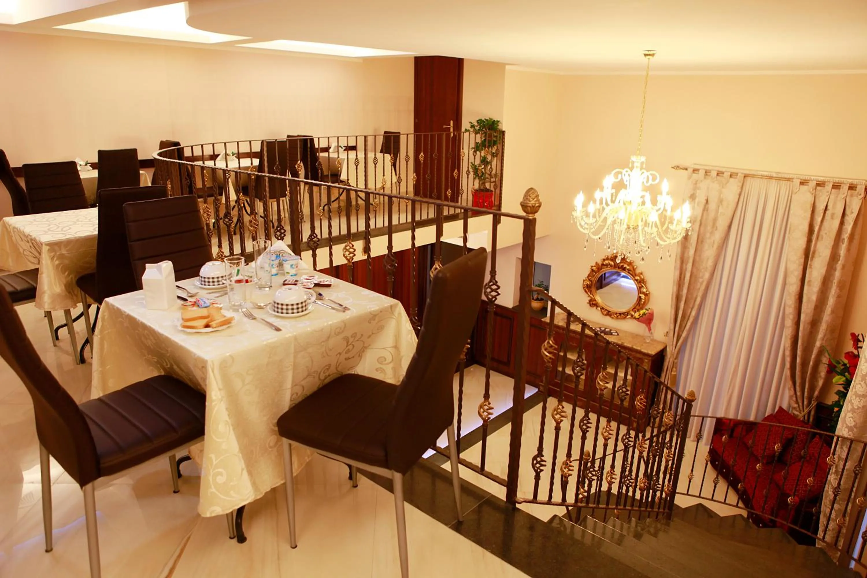 Restaurant/places to eat in Hotel Lanfipe Palace