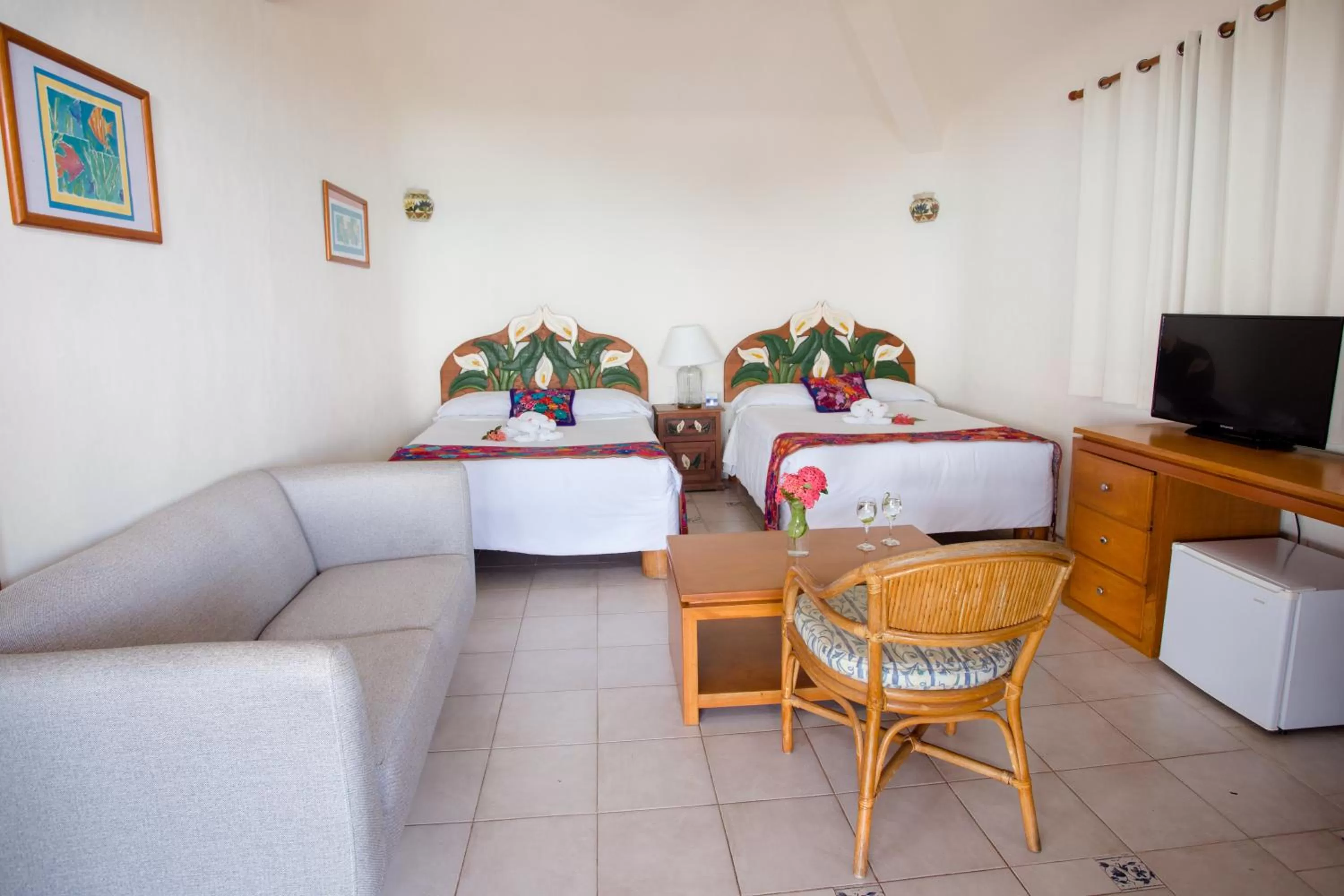 Photo of the whole room, Bed in Hotel La Joya Isla Mujeres