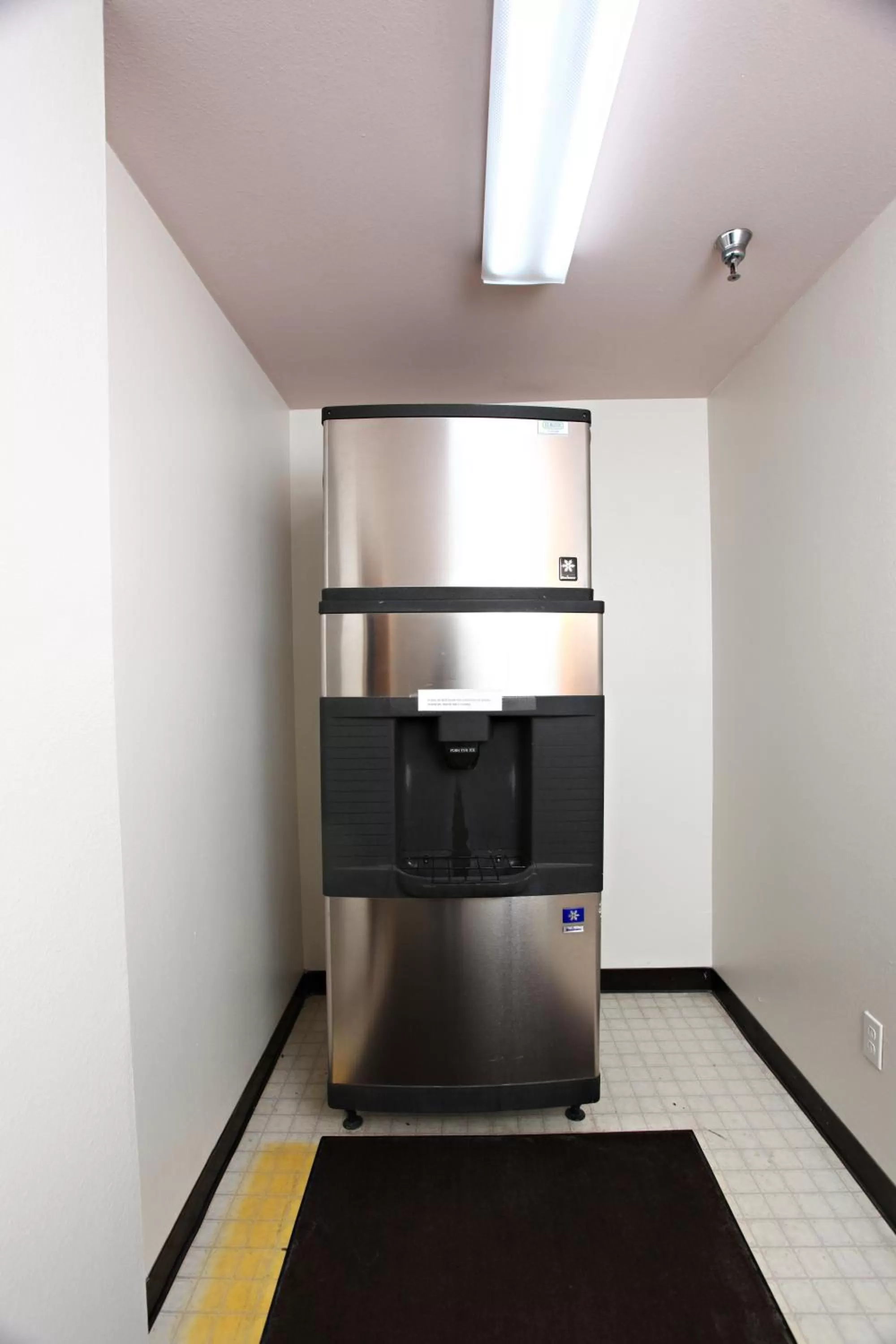 Coffee/tea facilities in Coratel Inn & Suites by Jasper Newton