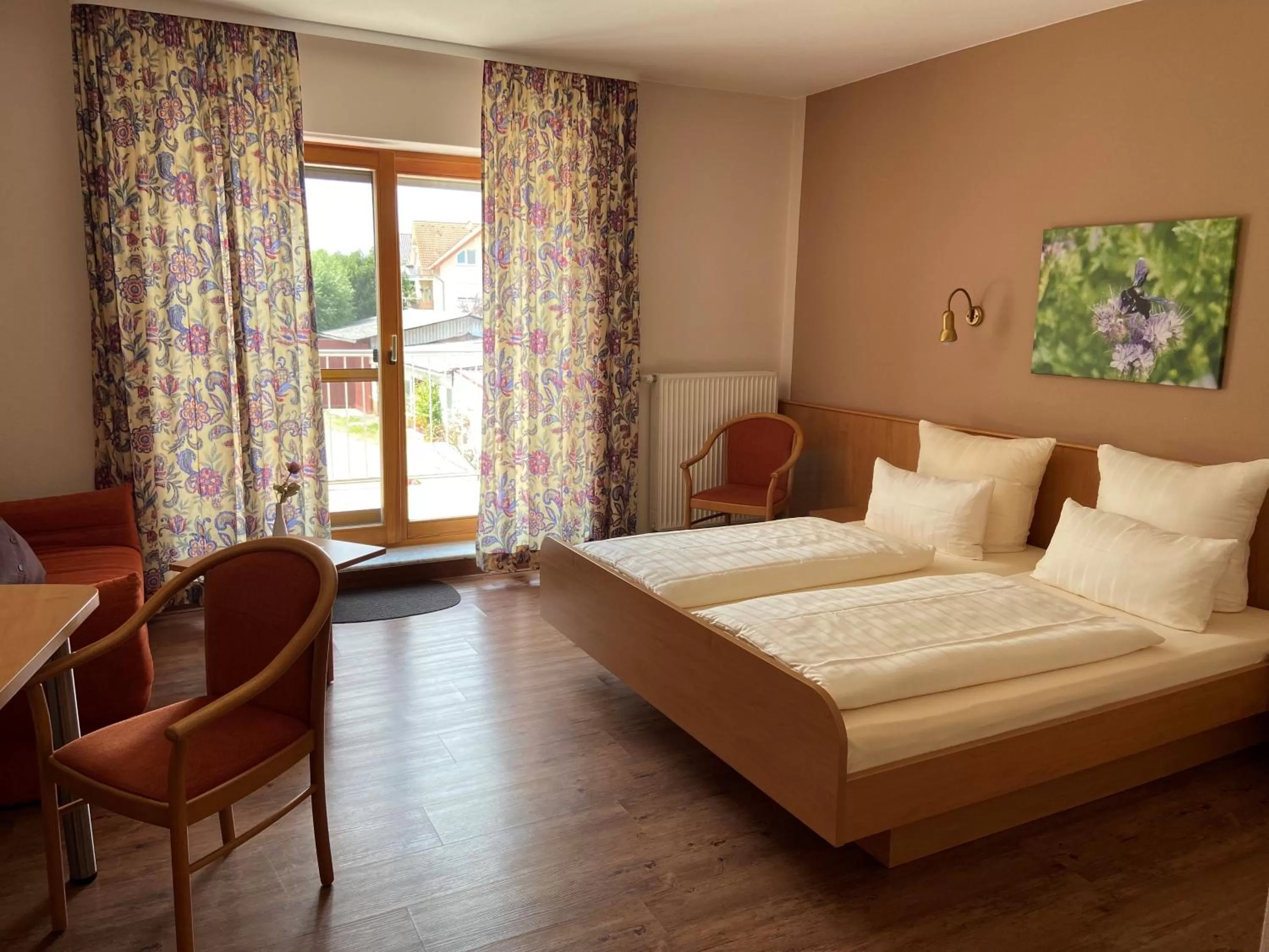 Shower, Bed in Hotel Bett & Frühstück