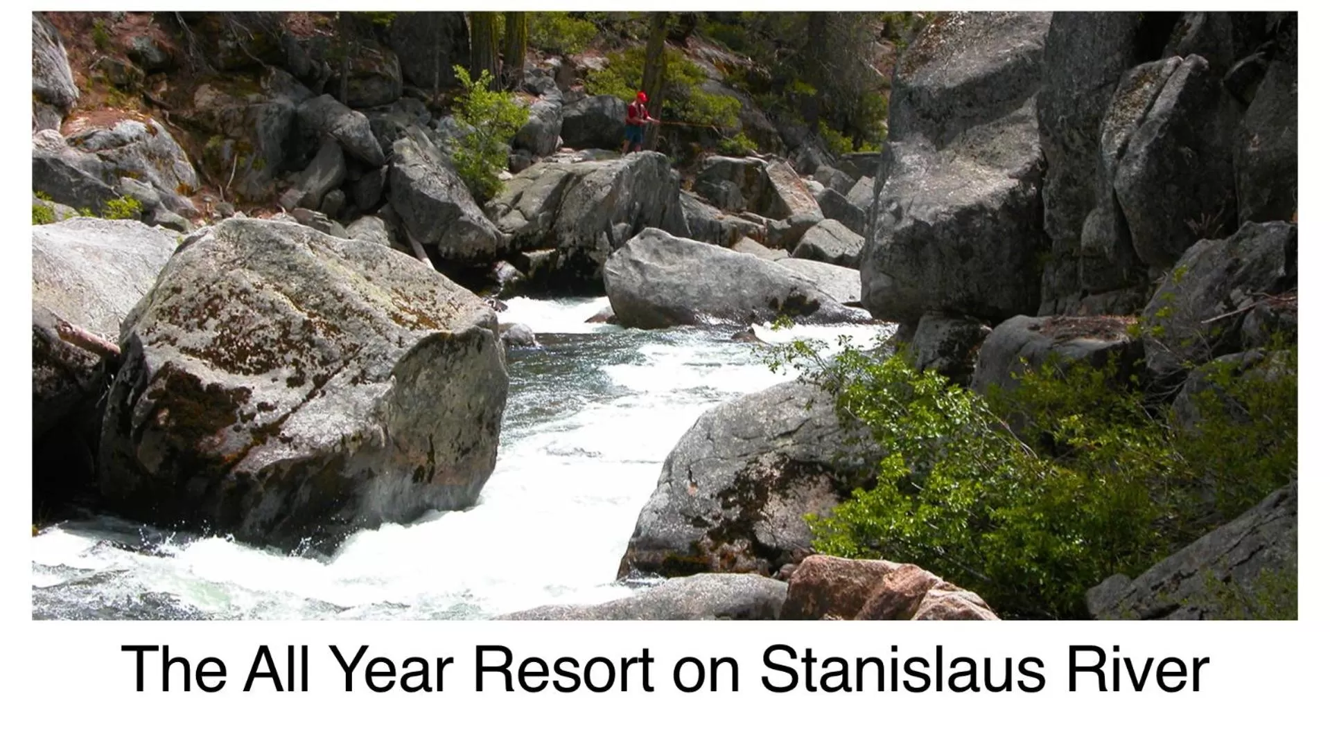 Queen Room with Two Queen Beds with River View in Strawberry Inn
