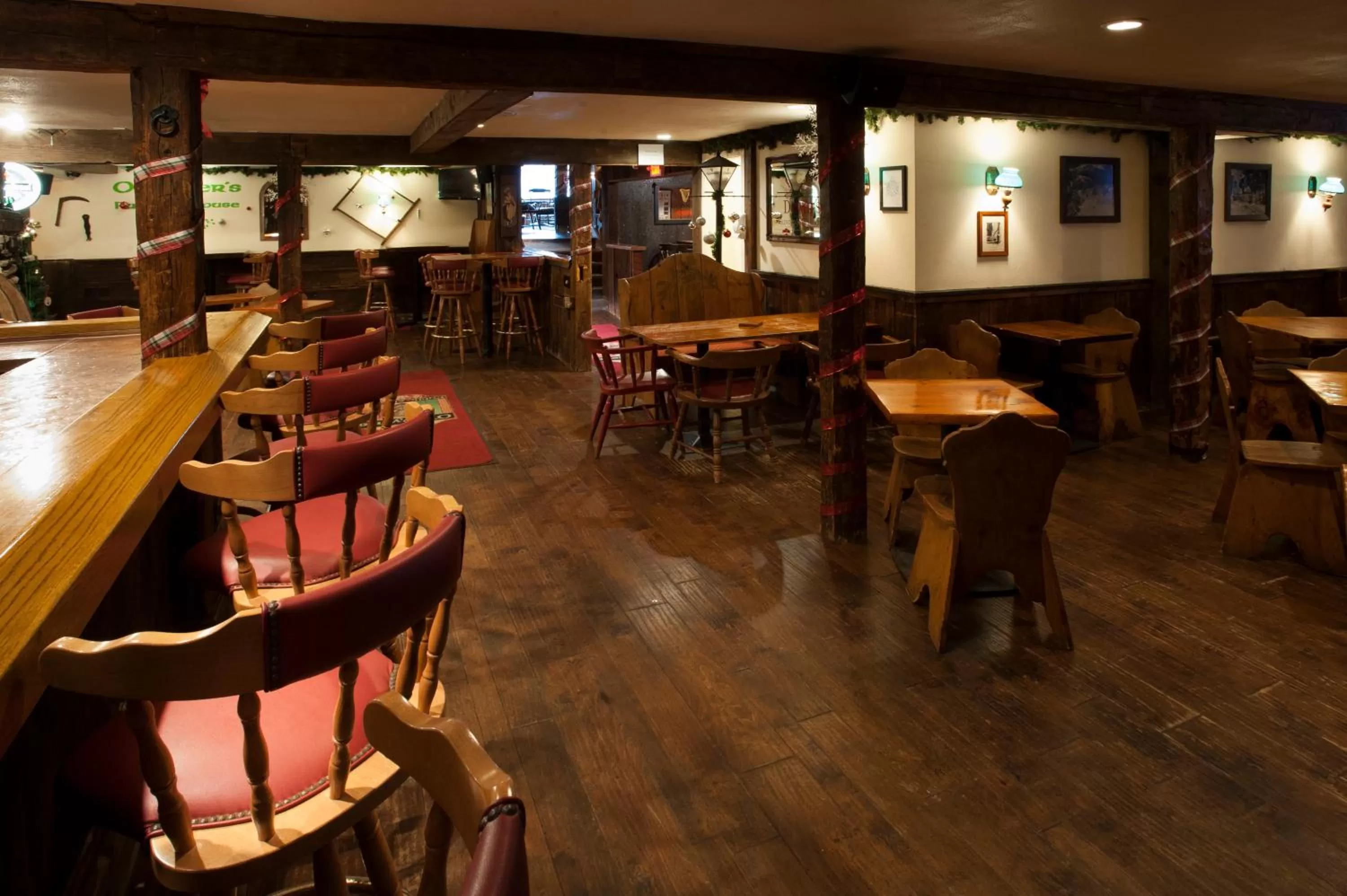 Restaurant/places to eat in Summit Lodge