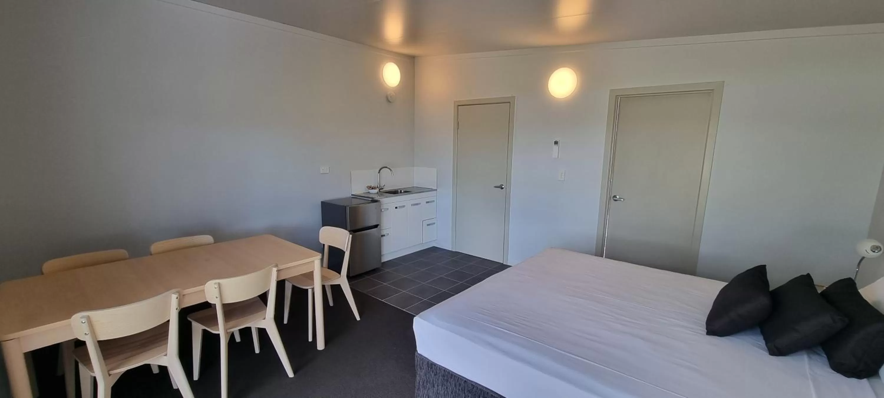 Bed in Narangba Motel (formerly Brisbane North B&B and Winery)