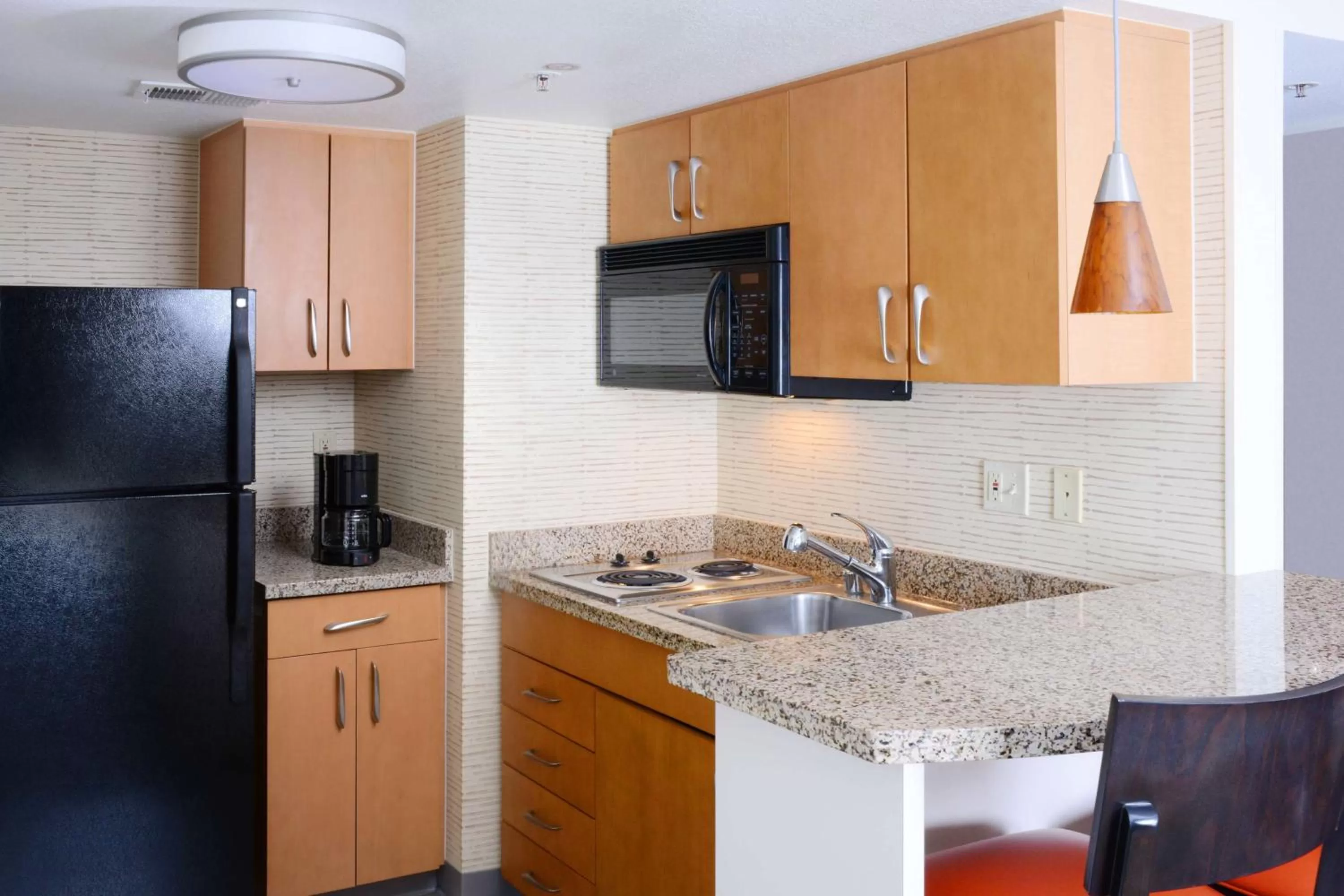 Kitchen or kitchenette in Sonesta ES Suites Dallas Medical Market Center
