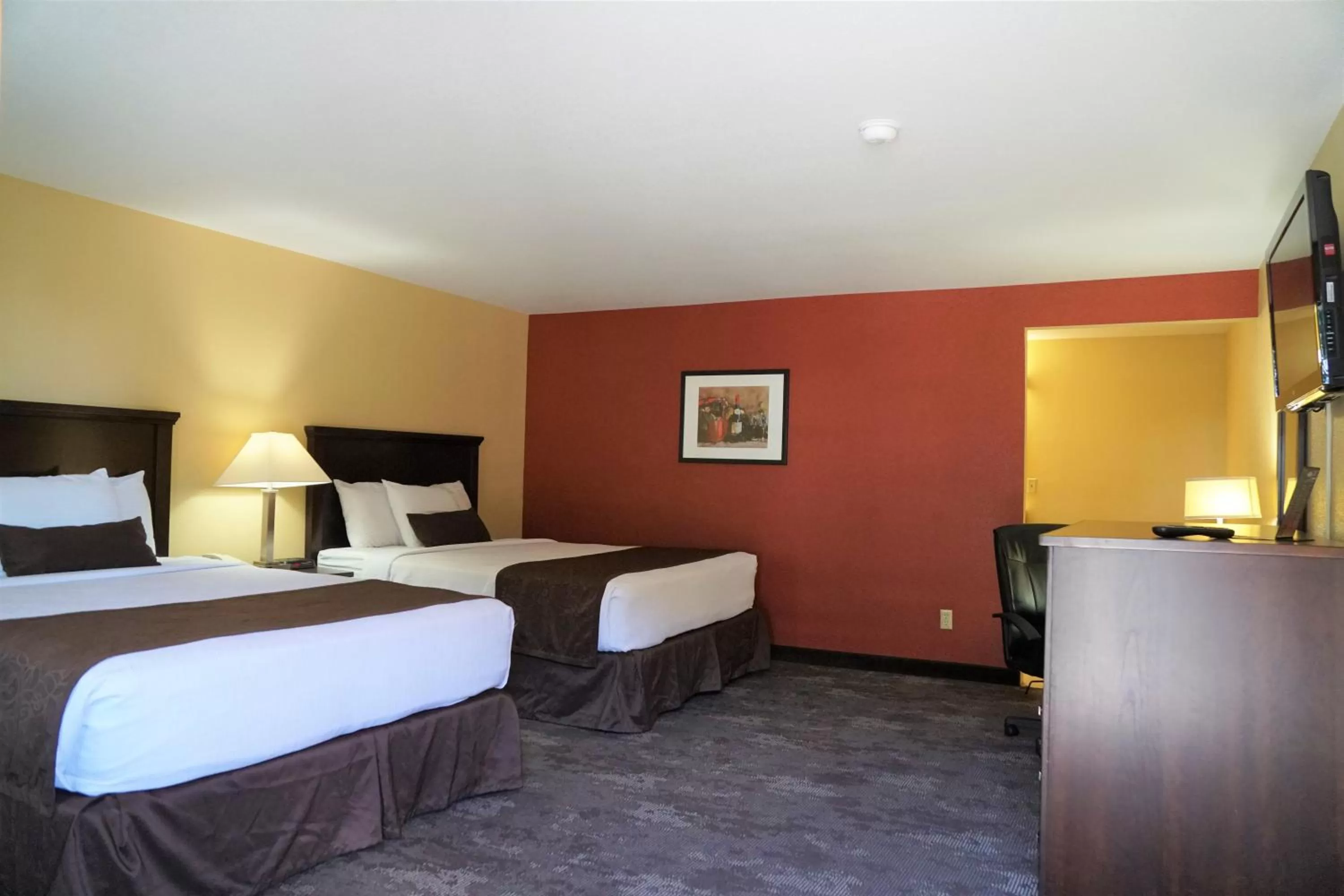 Bed in McMinnville Inn