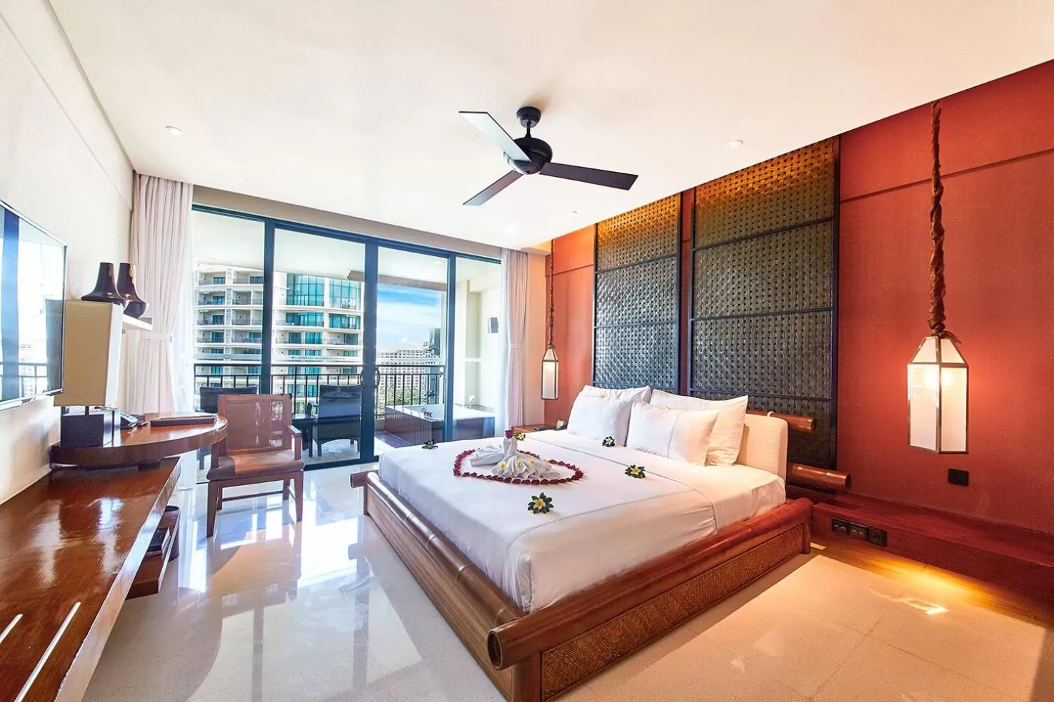 Bed in Ocean Sonic Resort Sanya