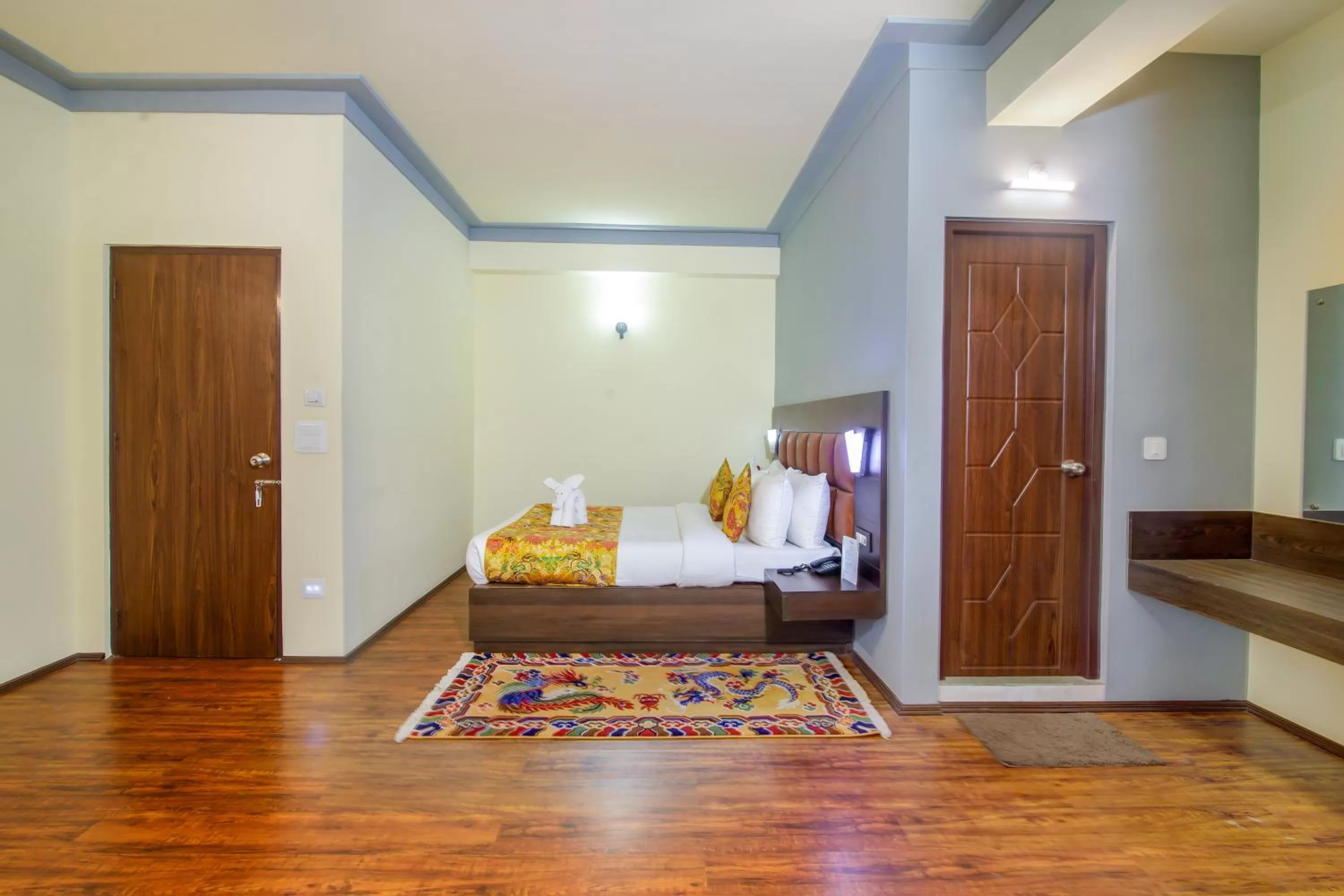 Bed in Muscatel Grand Silkroute - 300 Mts from MG Marg