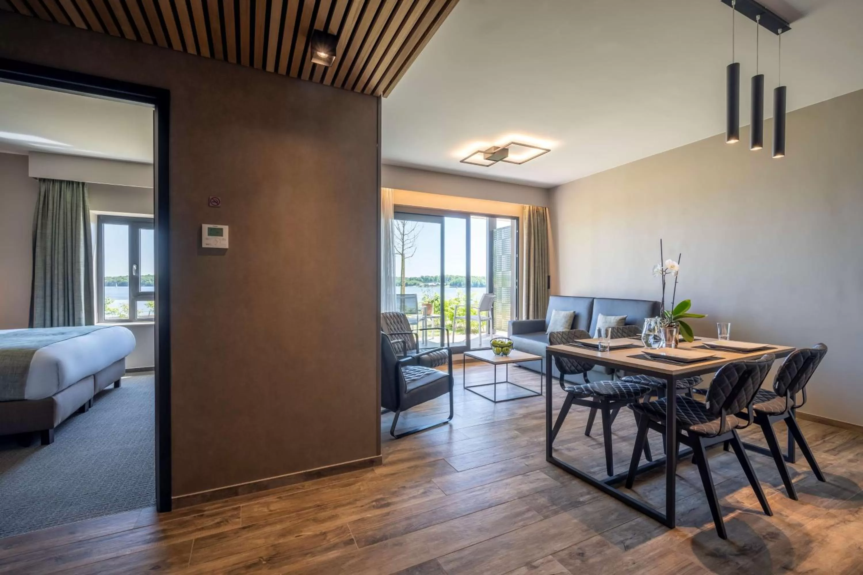 Photo of the whole room, Bed in Golden Lakes Hotel