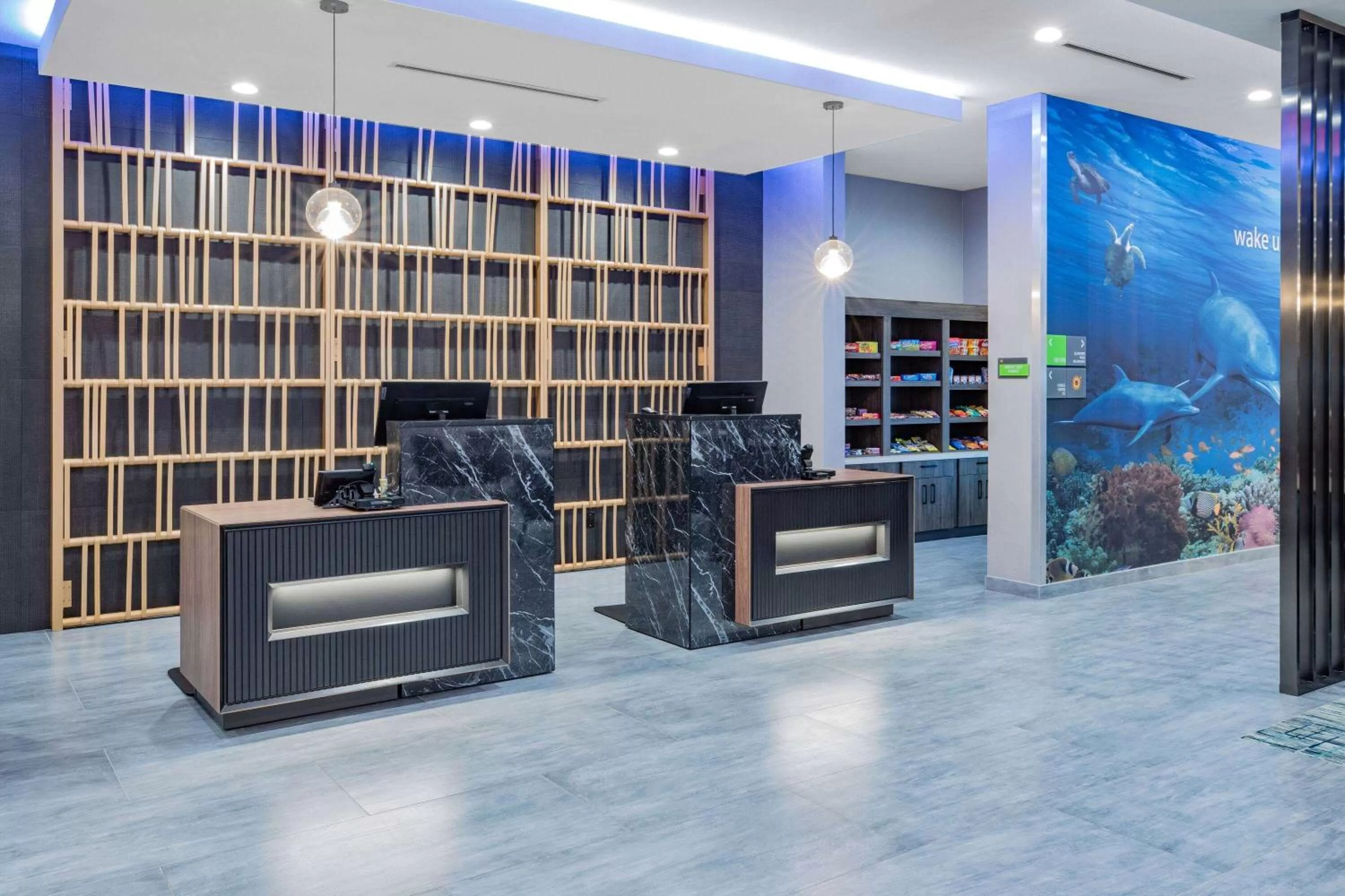 Lobby or reception in La Quinta Inn & Suites by Wyndham Galveston North at I-45