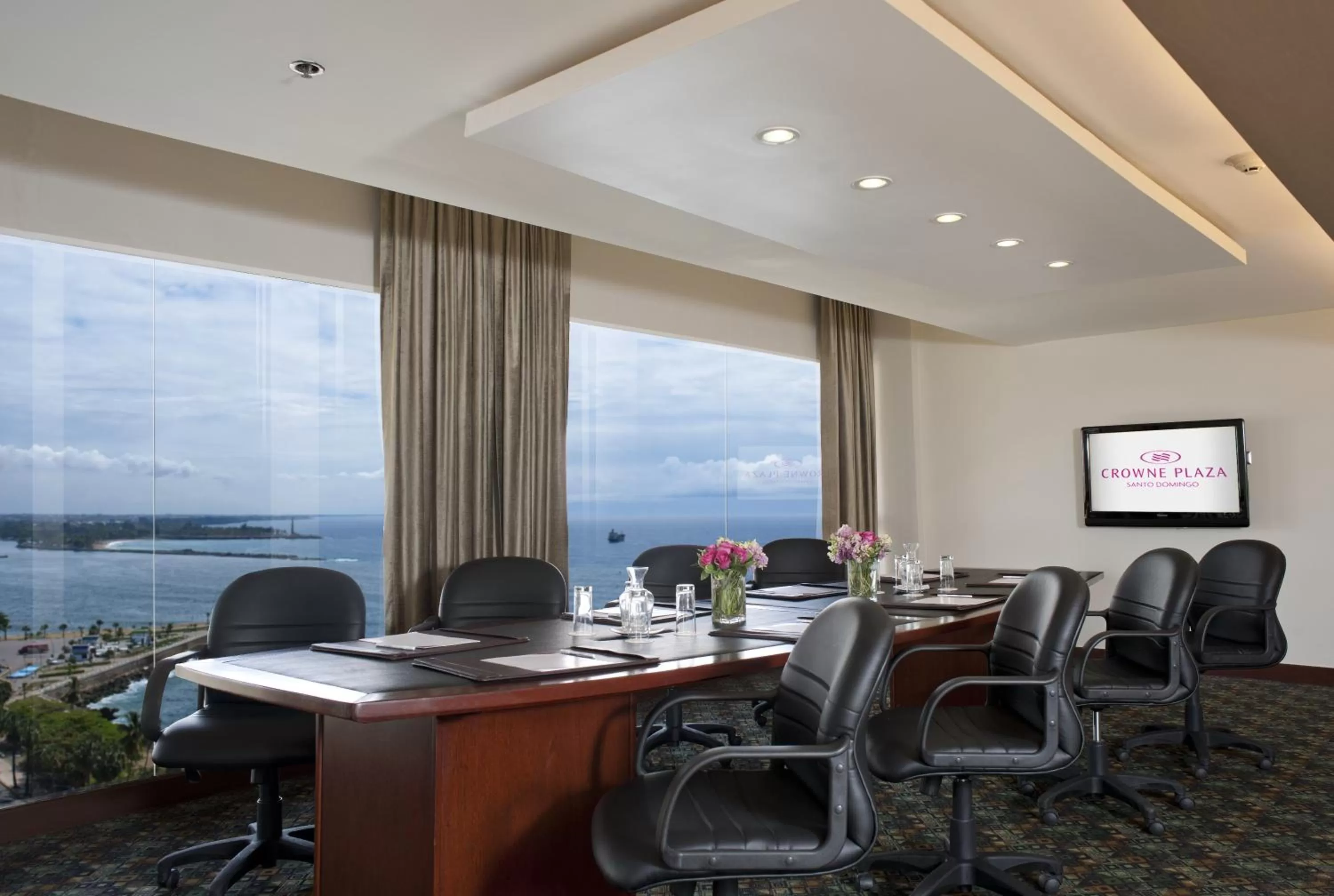 Meeting/conference room in Crowne Plaza Santo Domingo by IHG