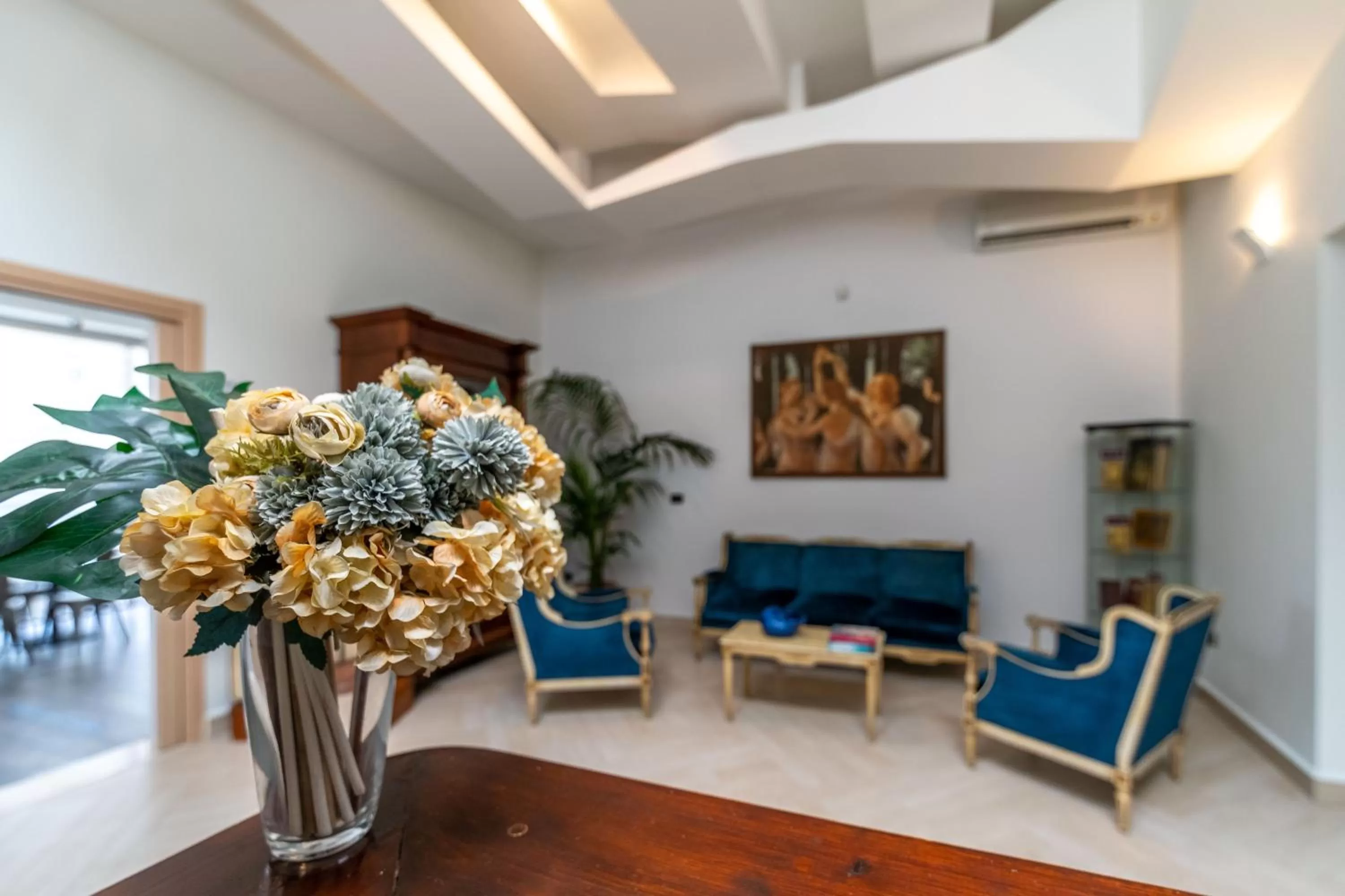 Communal lounge/ TV room in Villa Rocla guest house Pompei