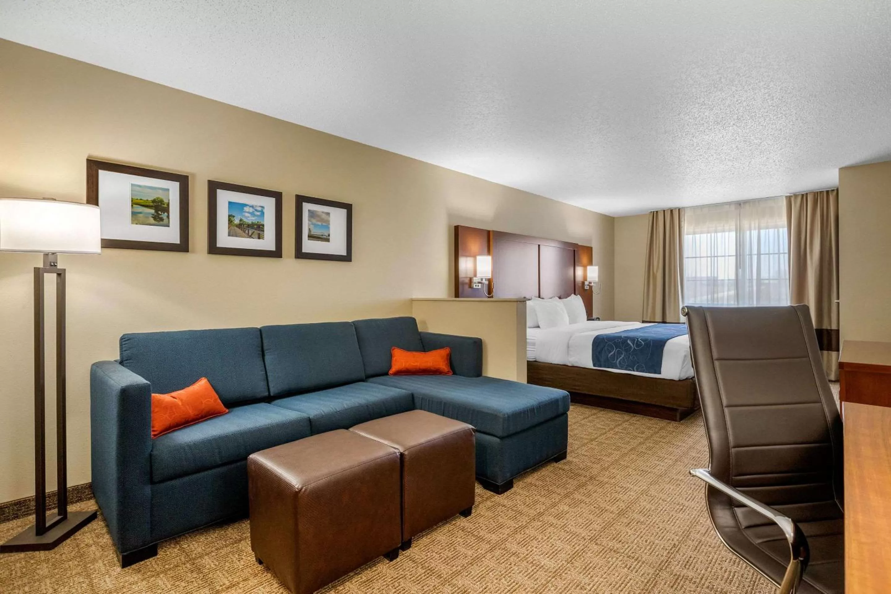 Photo of the whole room in Comfort Suites Cedar Falls Industrial Park