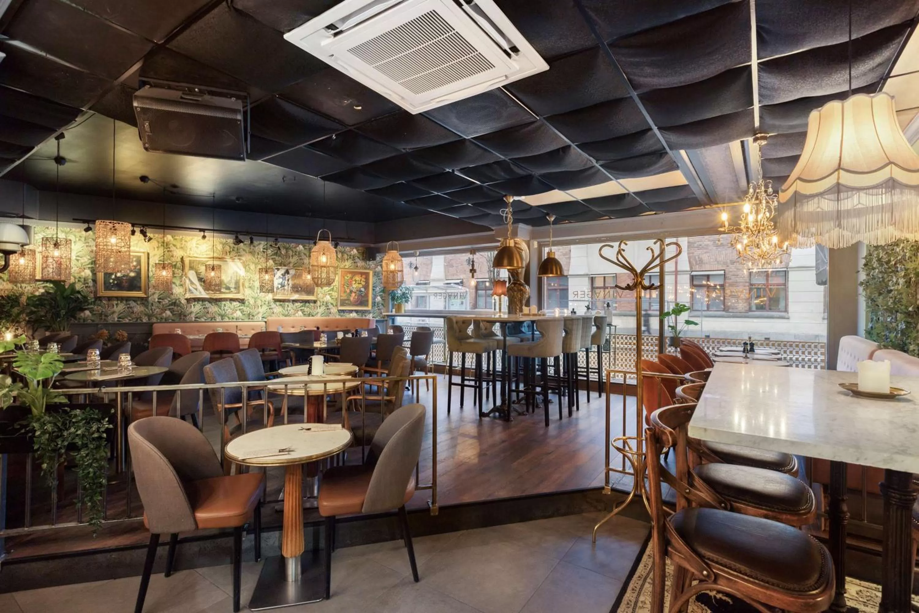 Restaurant/places to eat in Best Western Plaza Hotel