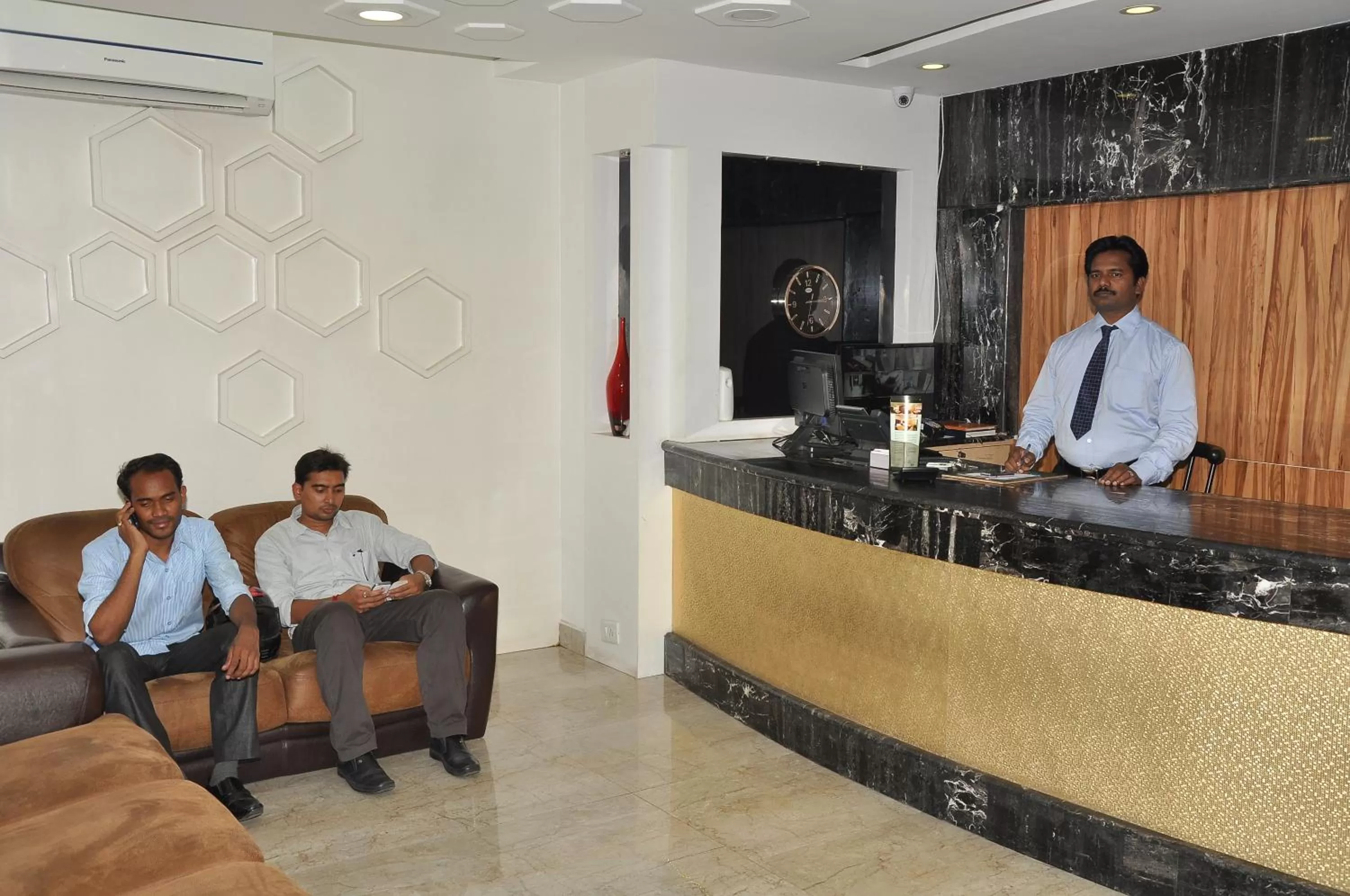 Lobby or reception, Staff in City Home