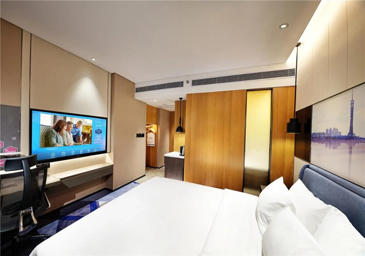 Bed in Hampton by Hilton Guangzhou Tianhe Sports Center