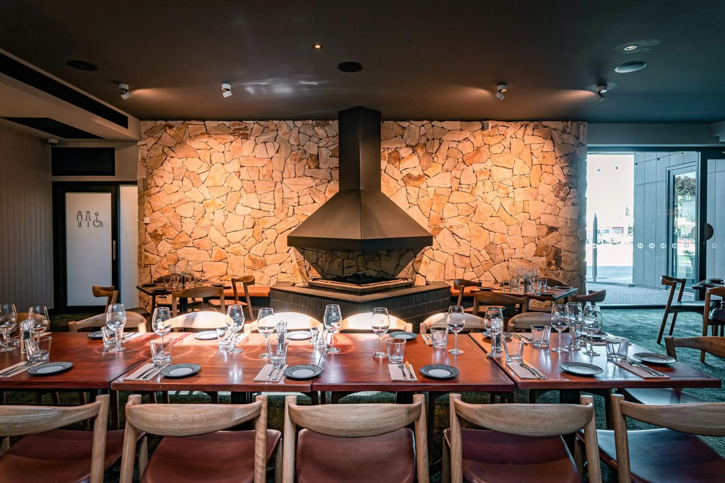 Restaurant/places to eat in Marion Hotel