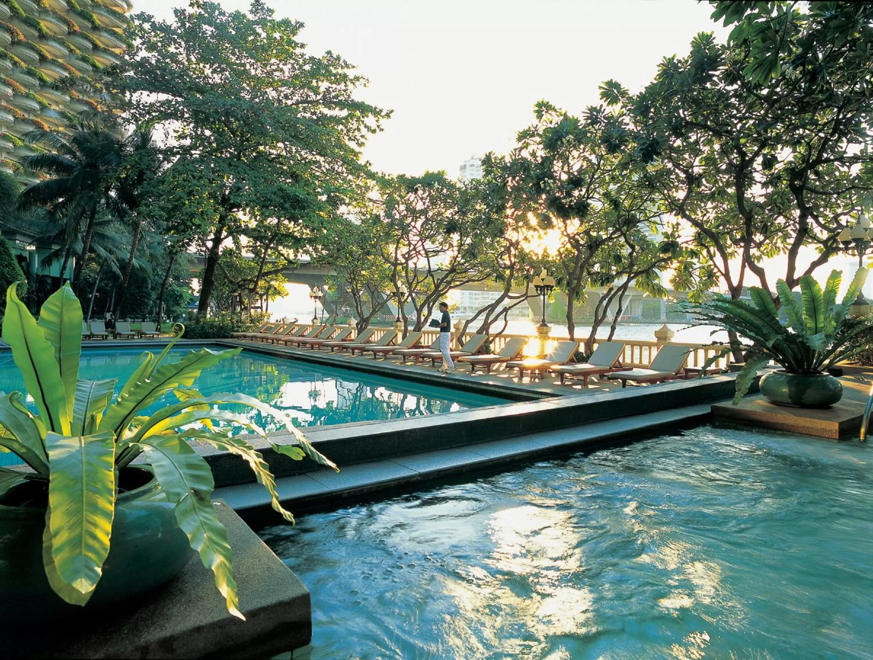 Swimming pool in Shangri-La Bangkok