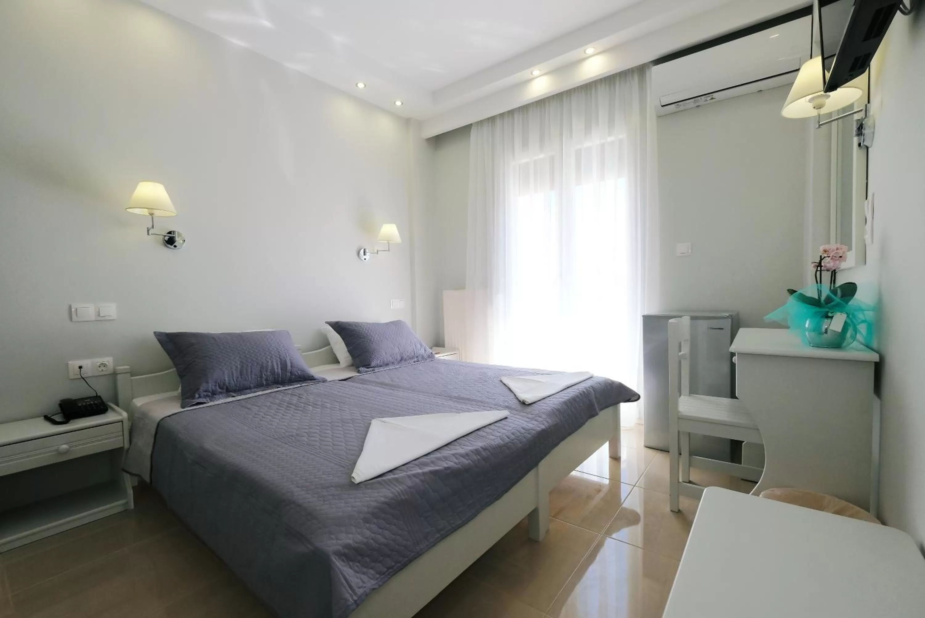 Photo of the whole room, Bed in Limnia Gi