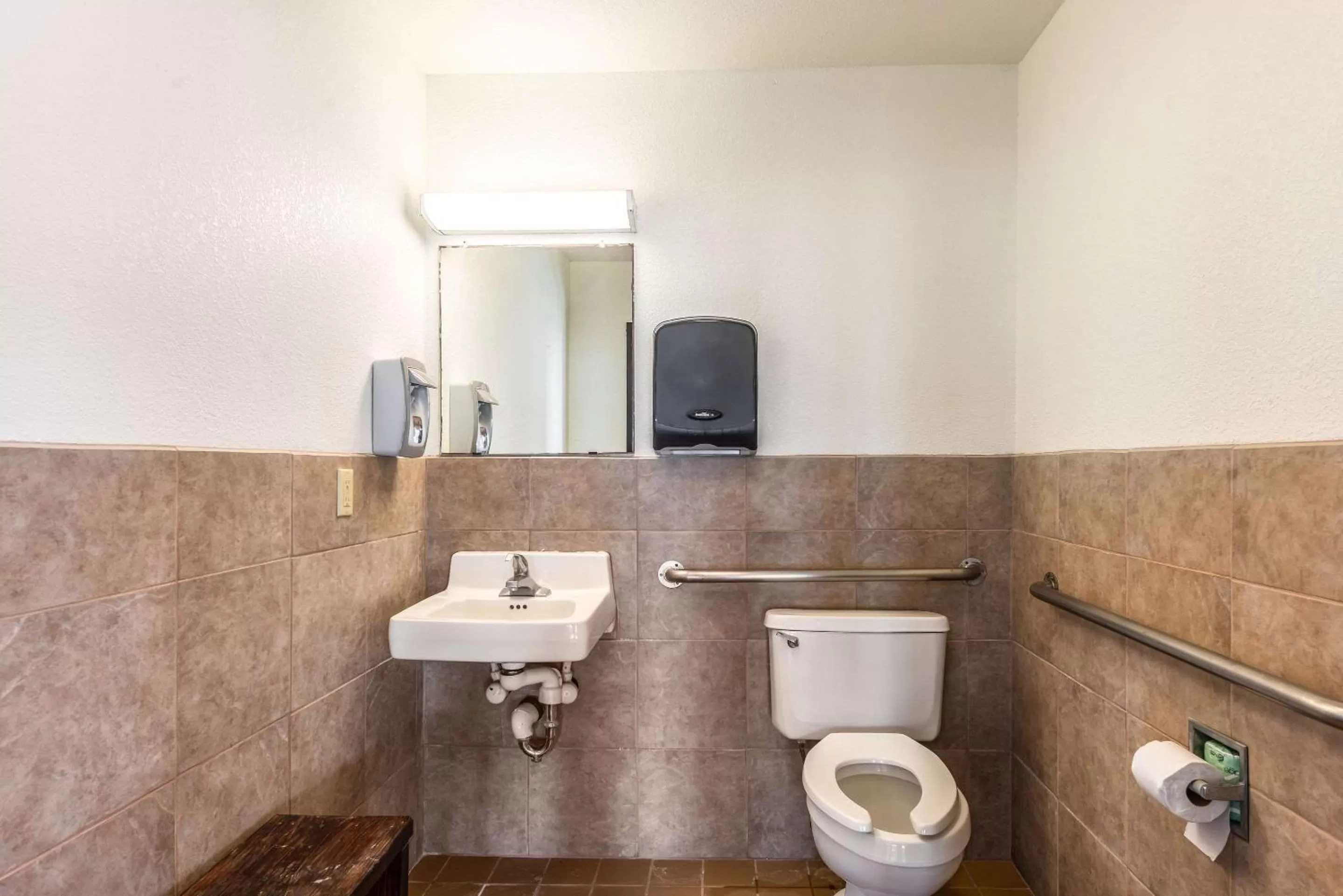 Bathroom in Econo Lodge Inn & Suites Mckinney - Plano North