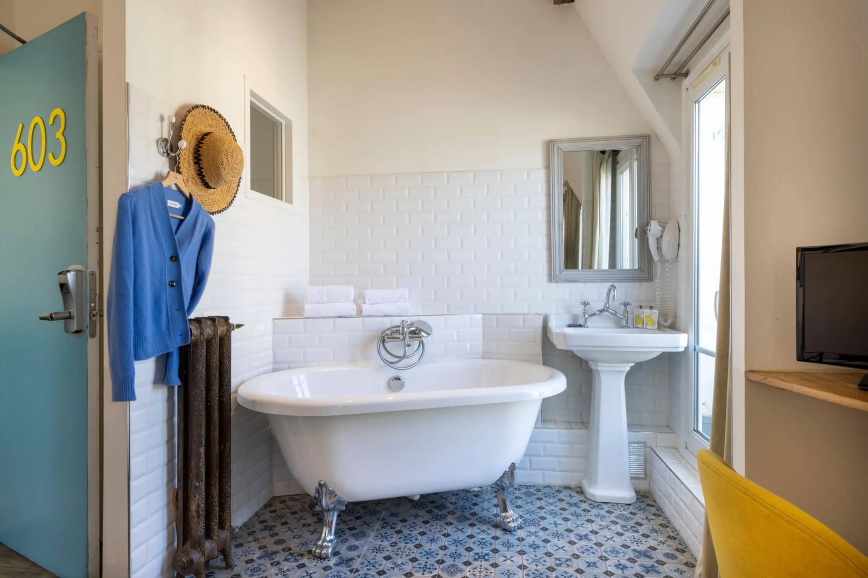 Bathroom in Le Regent Montmartre by Hiphophostels