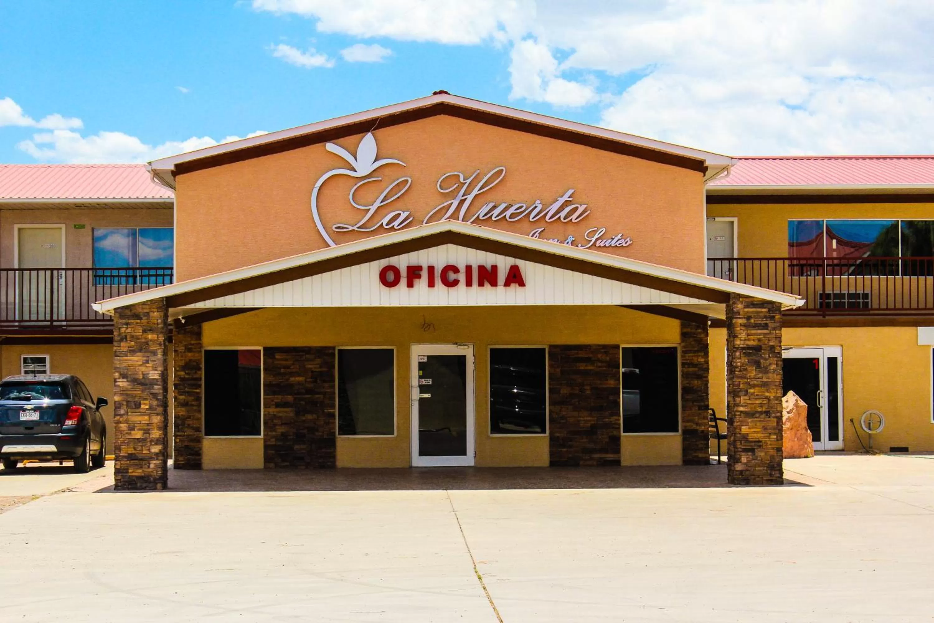 Facade/entrance in La Huerta Inn & Suites