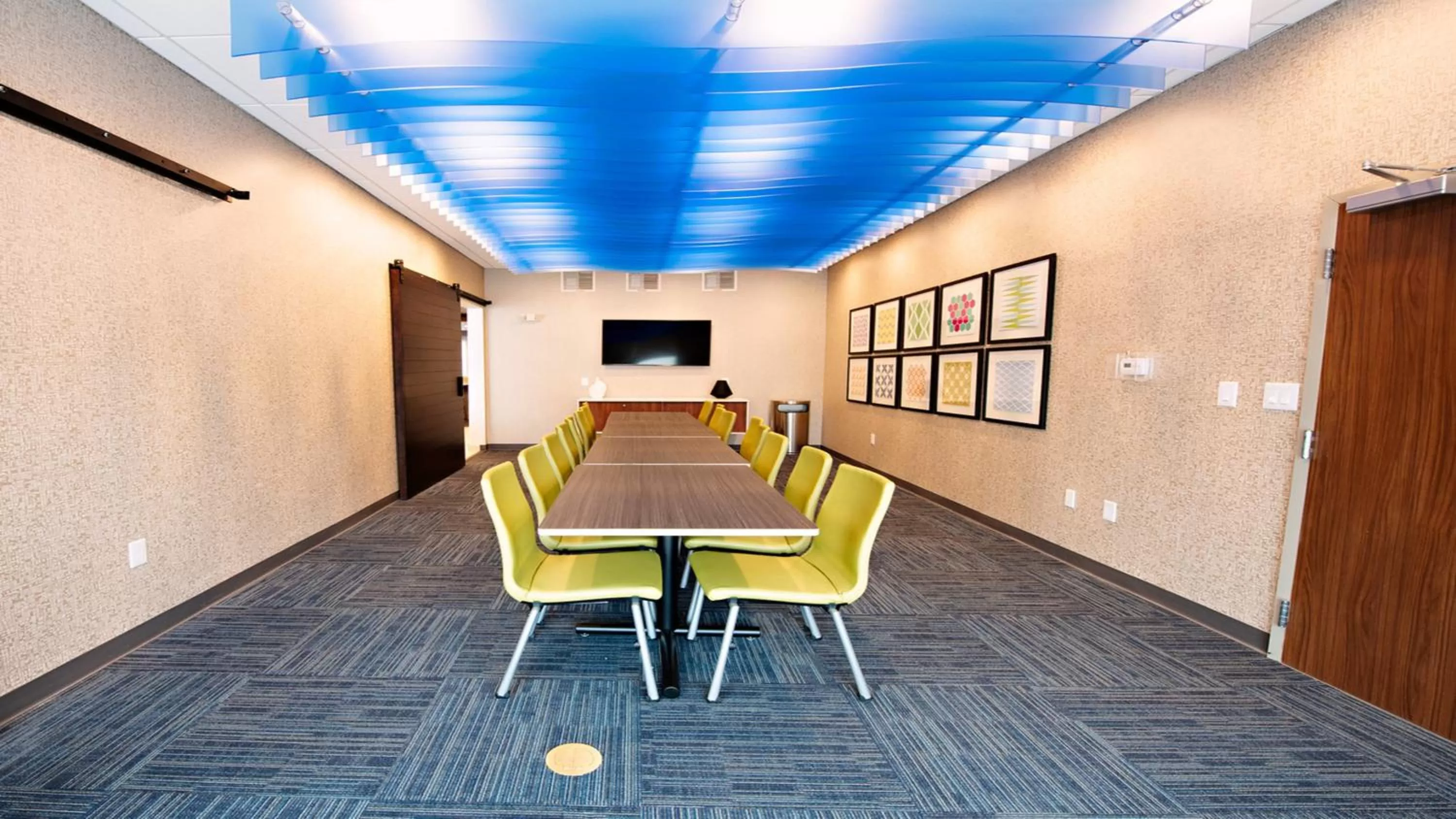 Meeting/conference room in Holiday Inn Express & Suites Houston Southwest Galleria Area by IHG