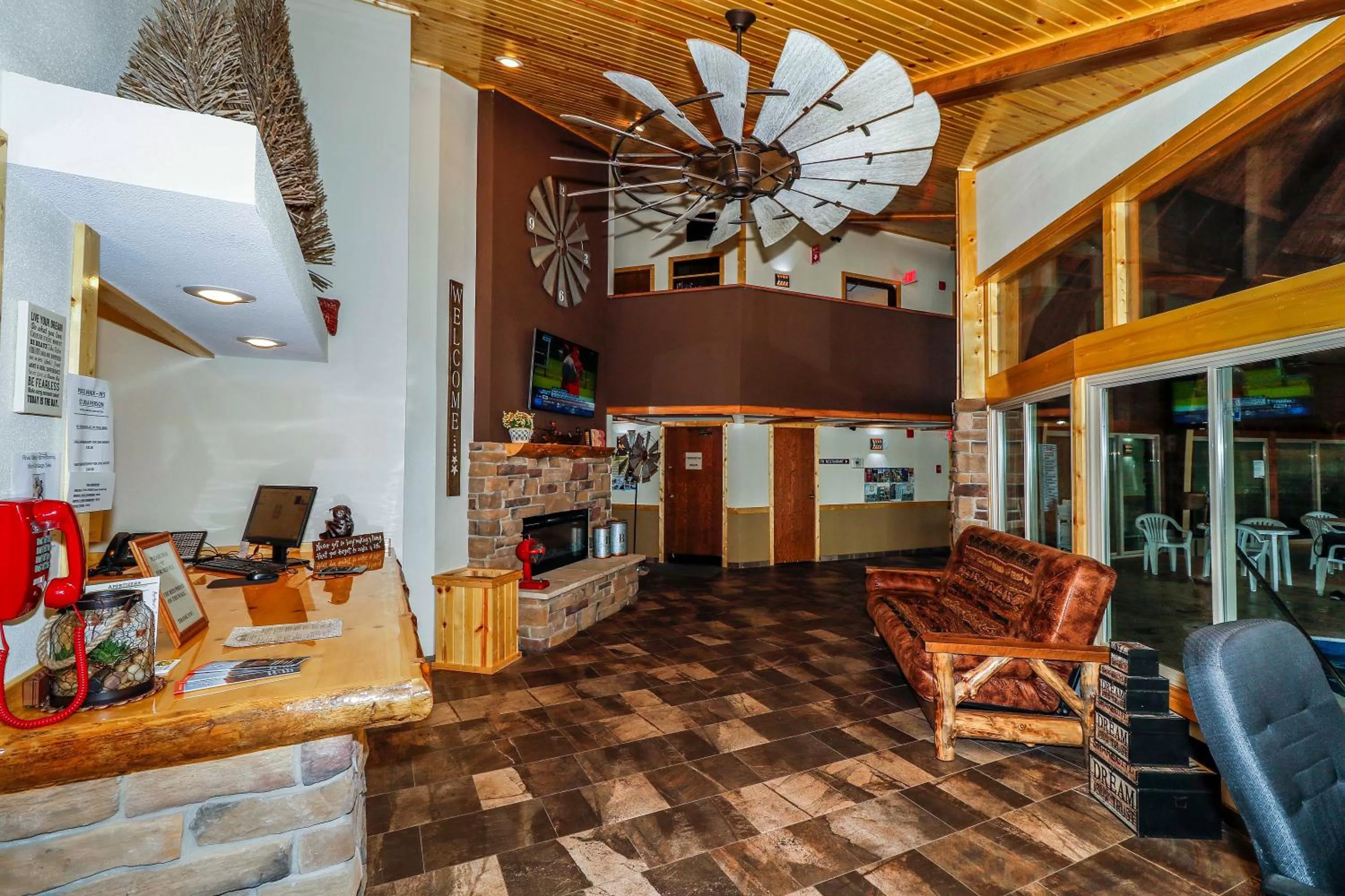 Lobby or reception in Round Barn Lodge
