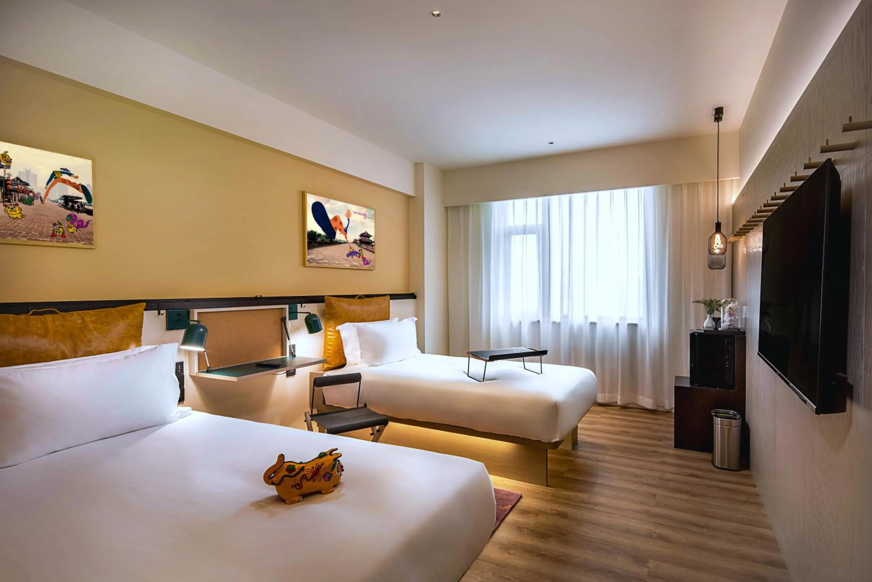 Photo of the whole room, Bed in Moxy Xi'an Beilin