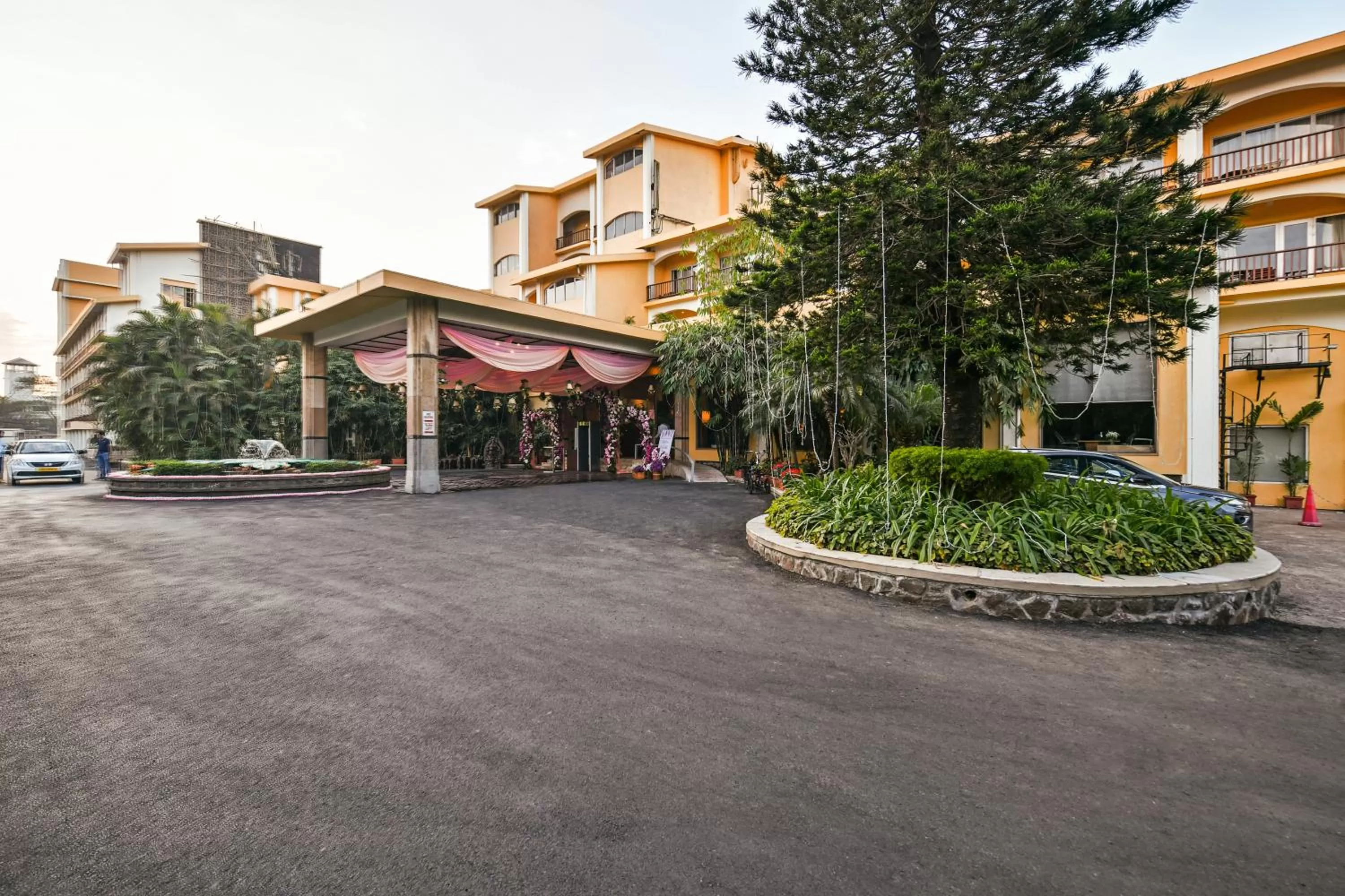 Facade/entrance in Fariyas Resort Lonavala