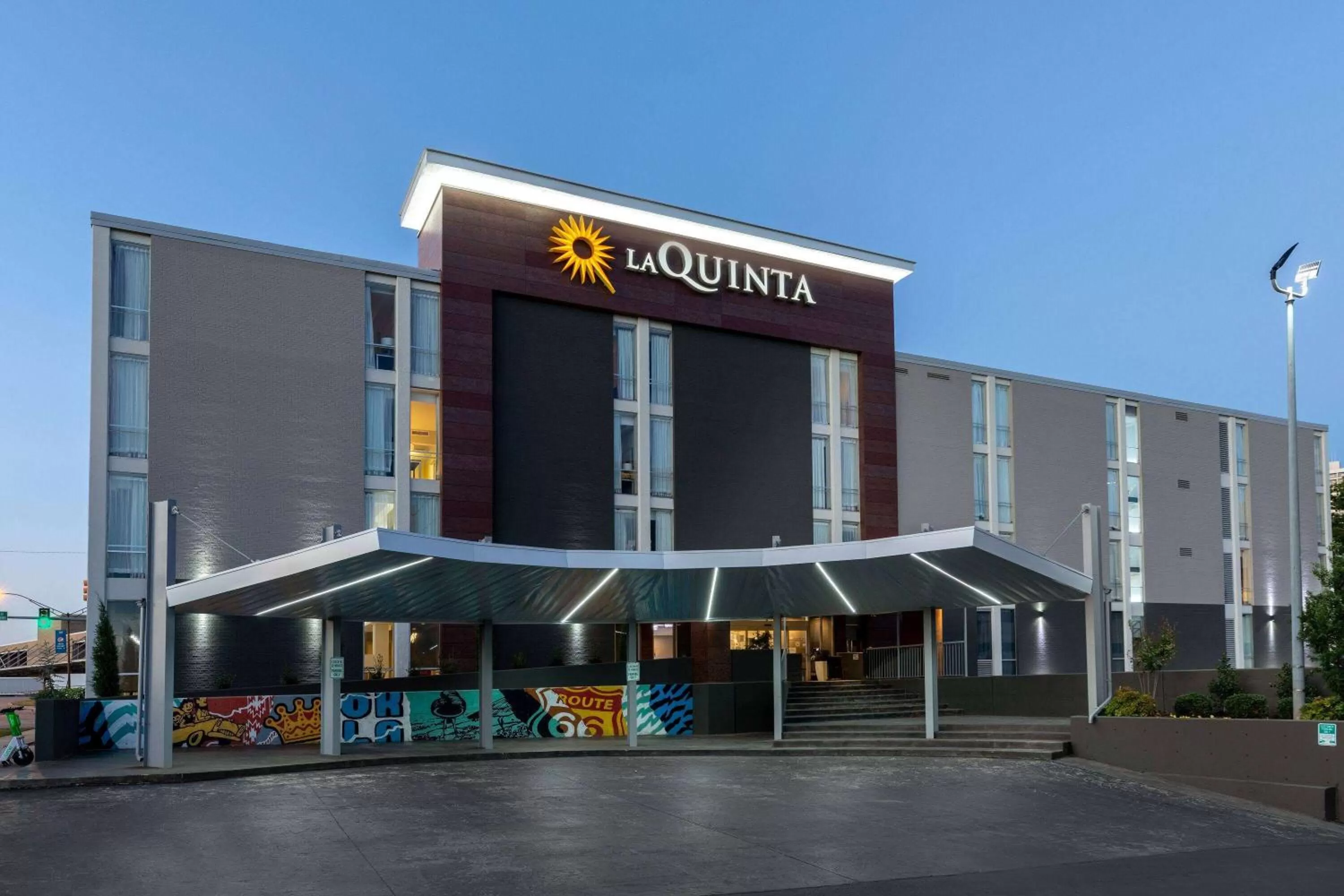 Property building in La Quinta Inn & Suites by Wyndham Tulsa Downtown - Route 66